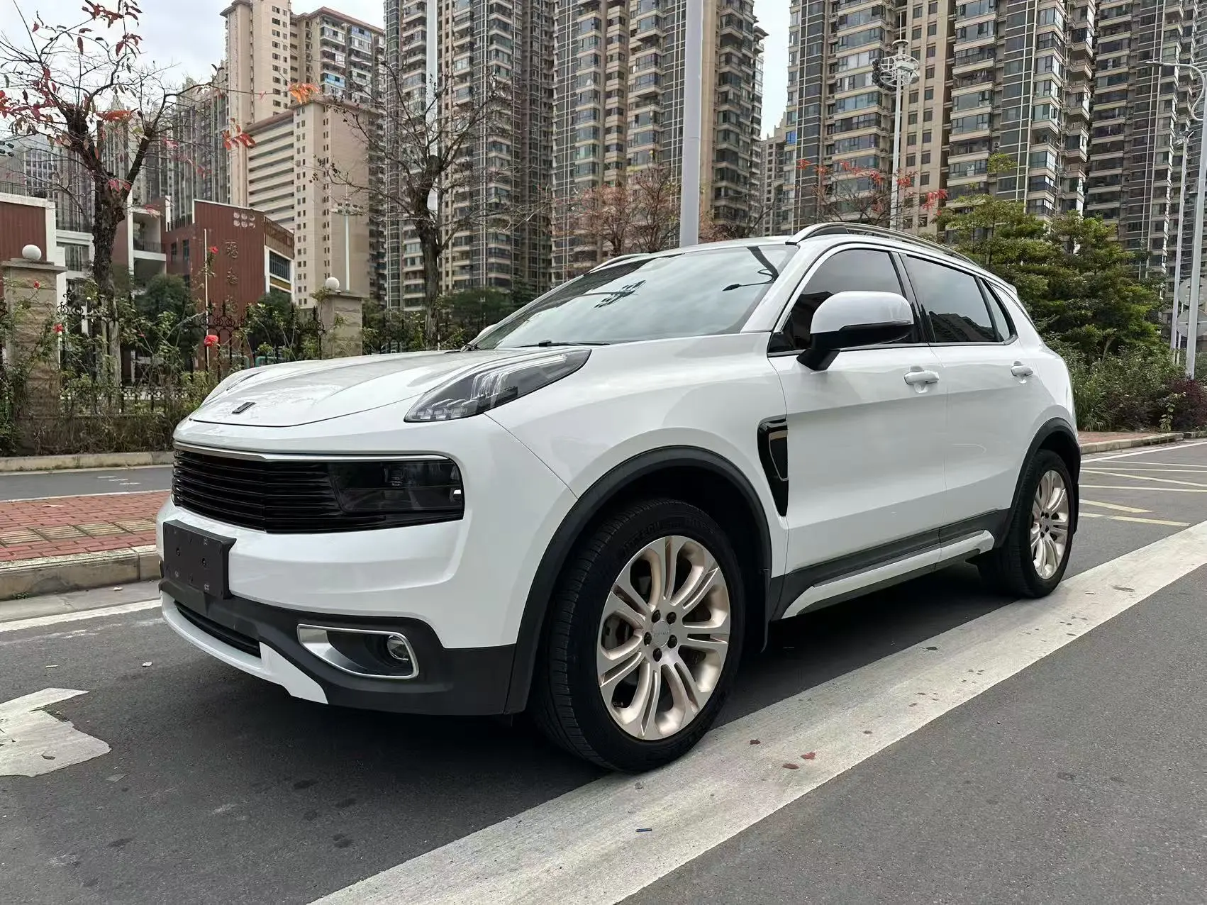Lynk & Co 01