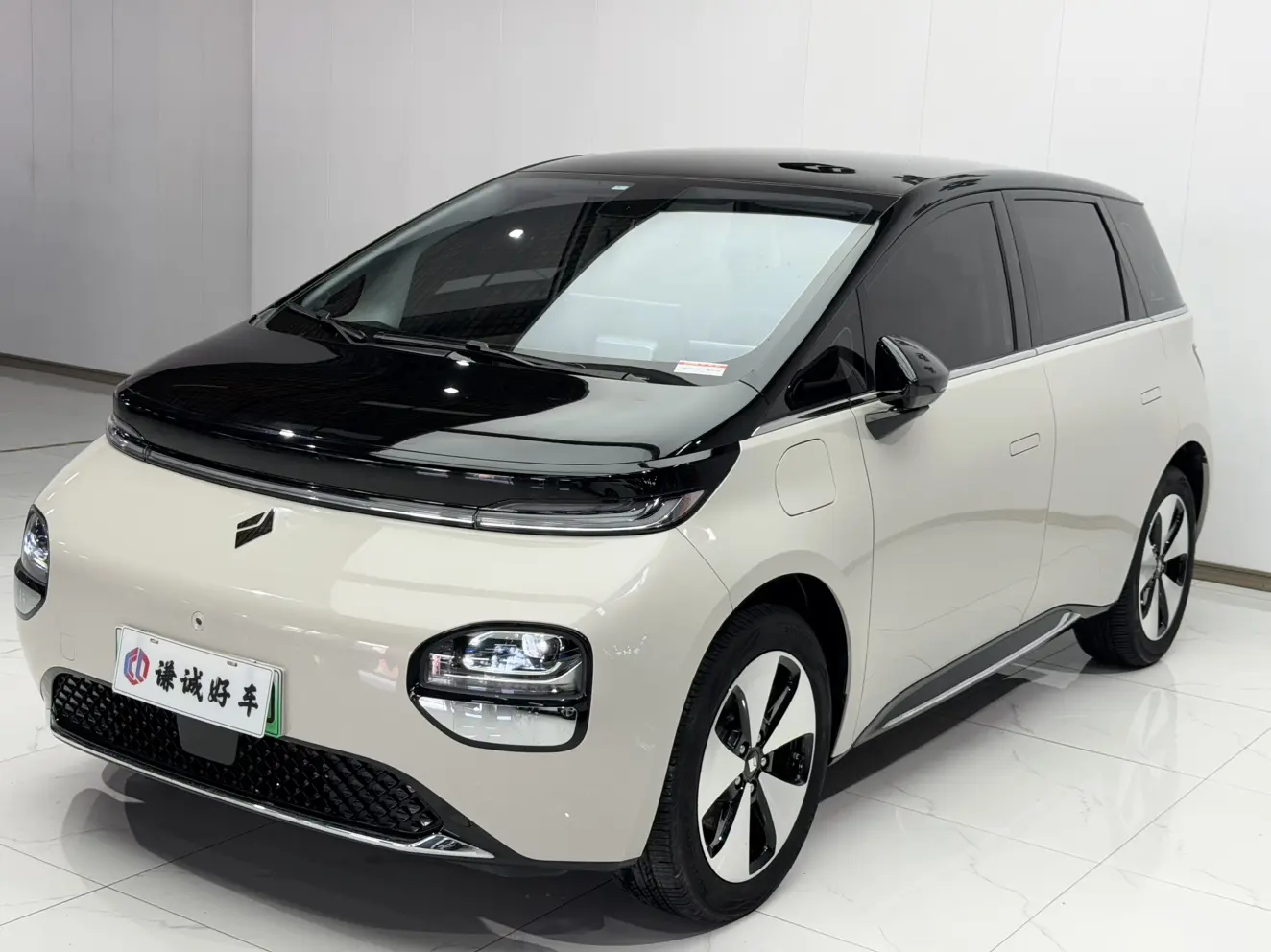 Baojun Clouds  из Китая