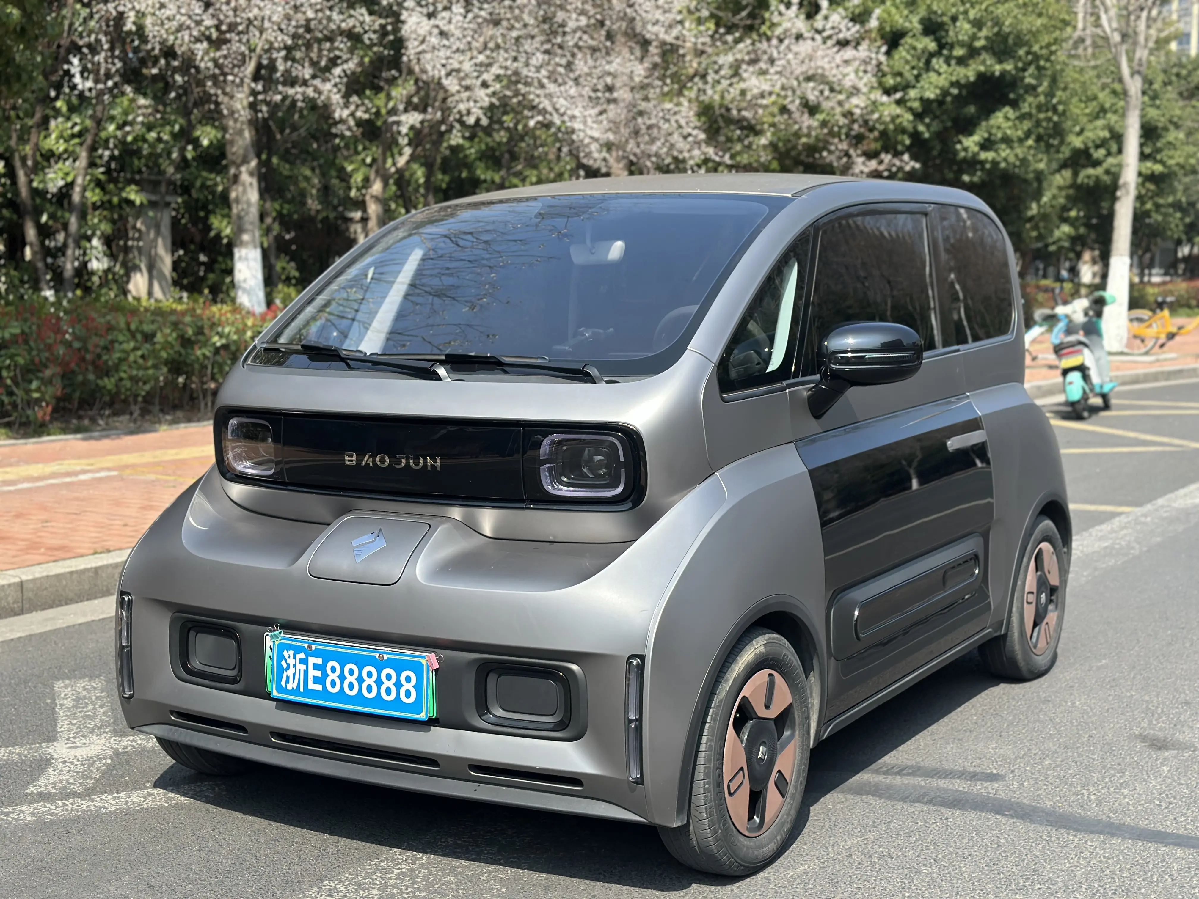Baojun KiWi EV  из Китая