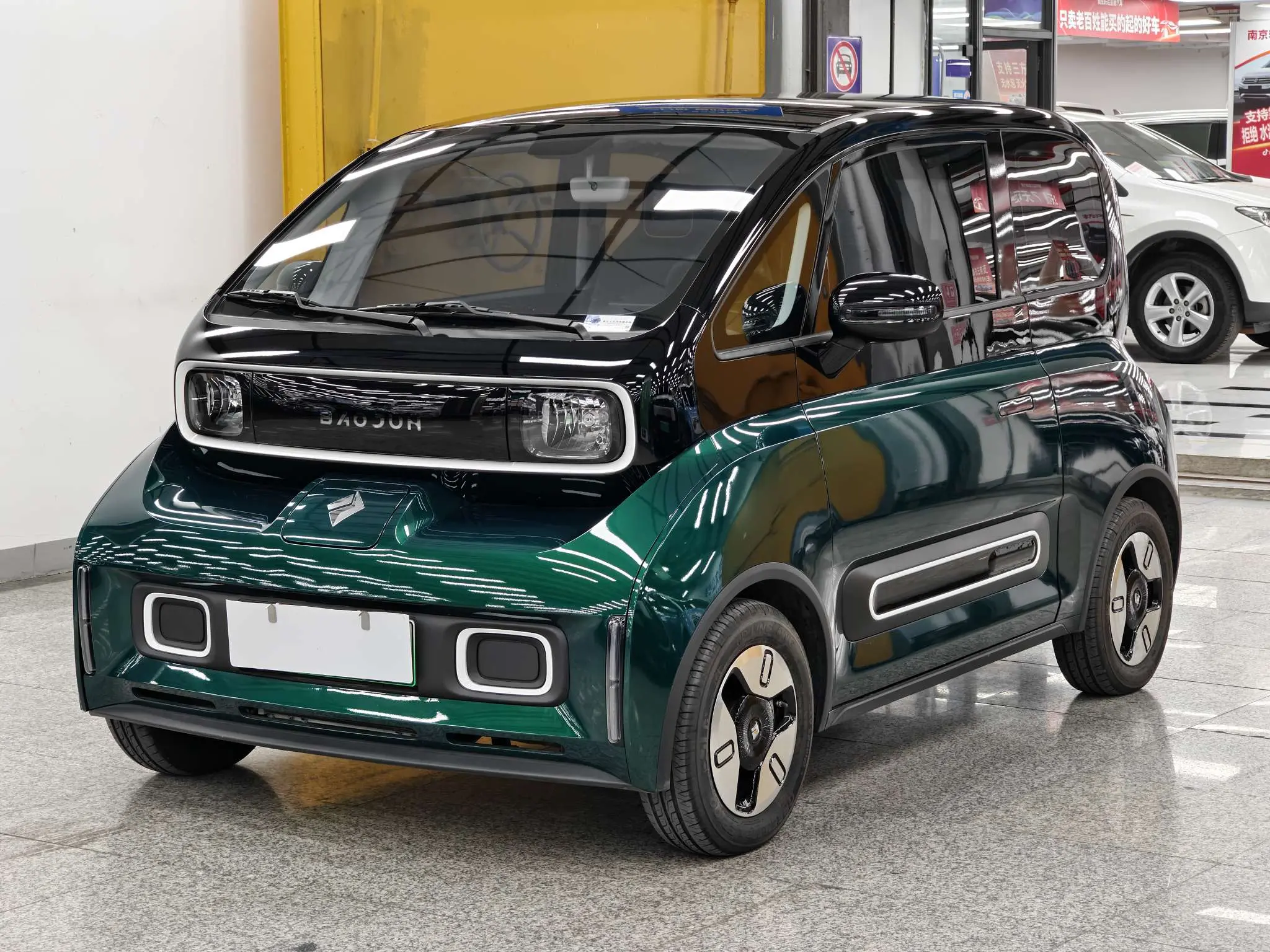 Baojun KiWi EV  из Китая