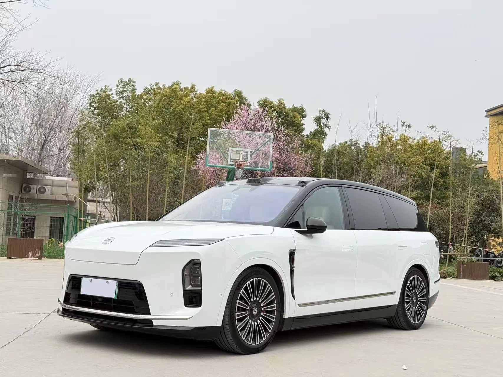 NIO ES8
