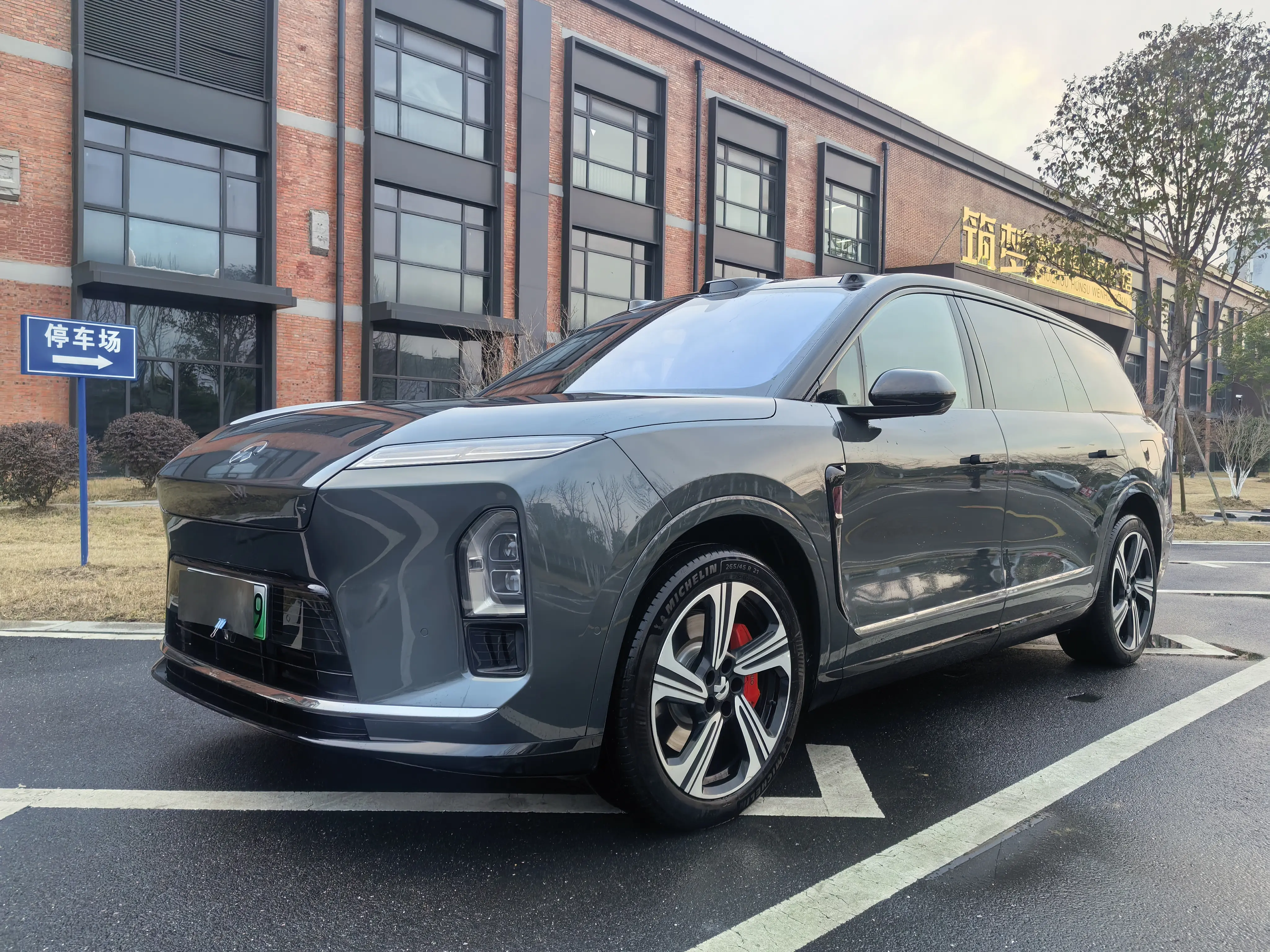 NIO ES8
