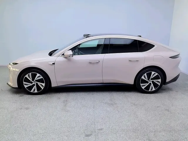 NIO ET5