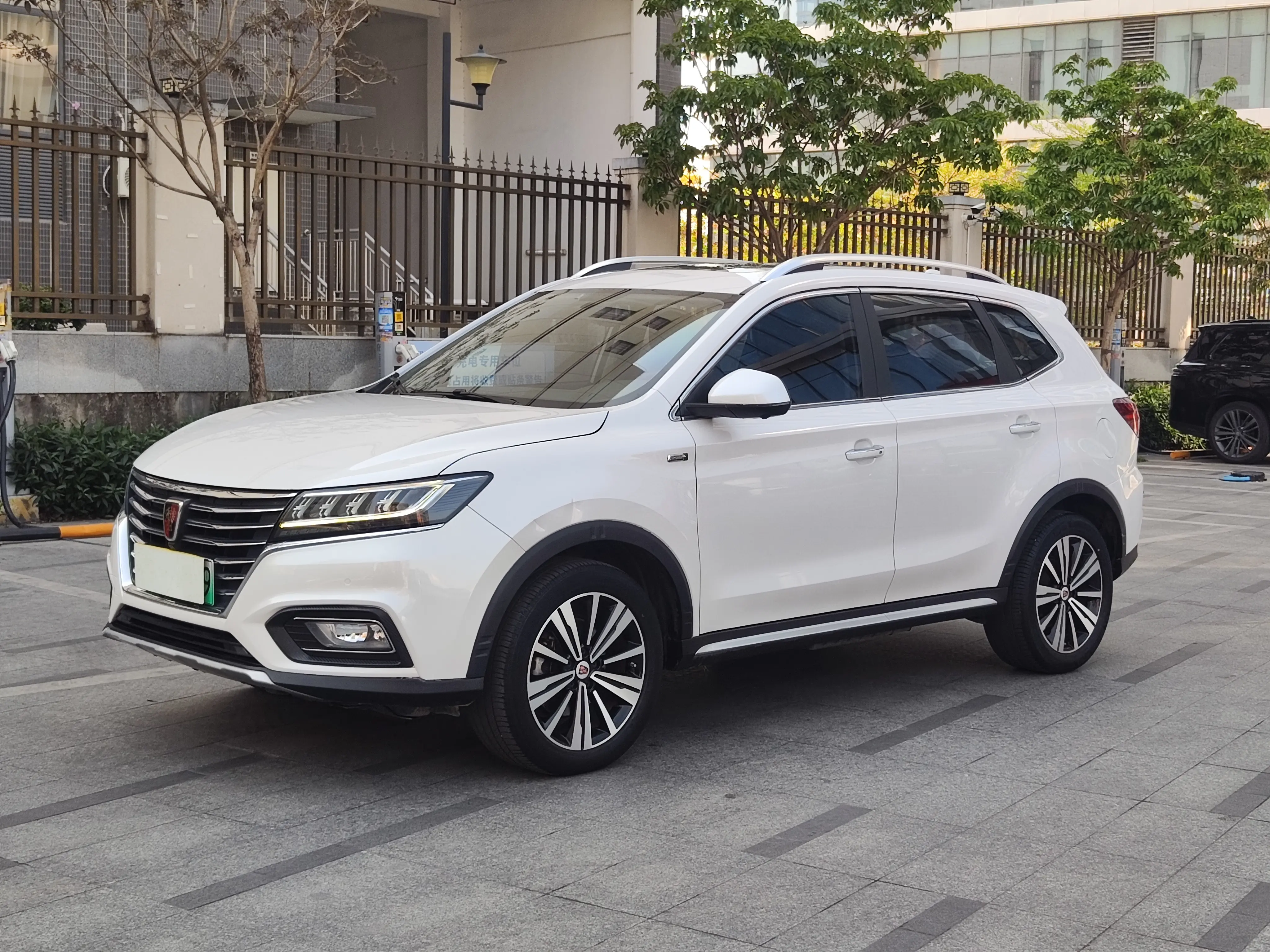 Roewe eRX5