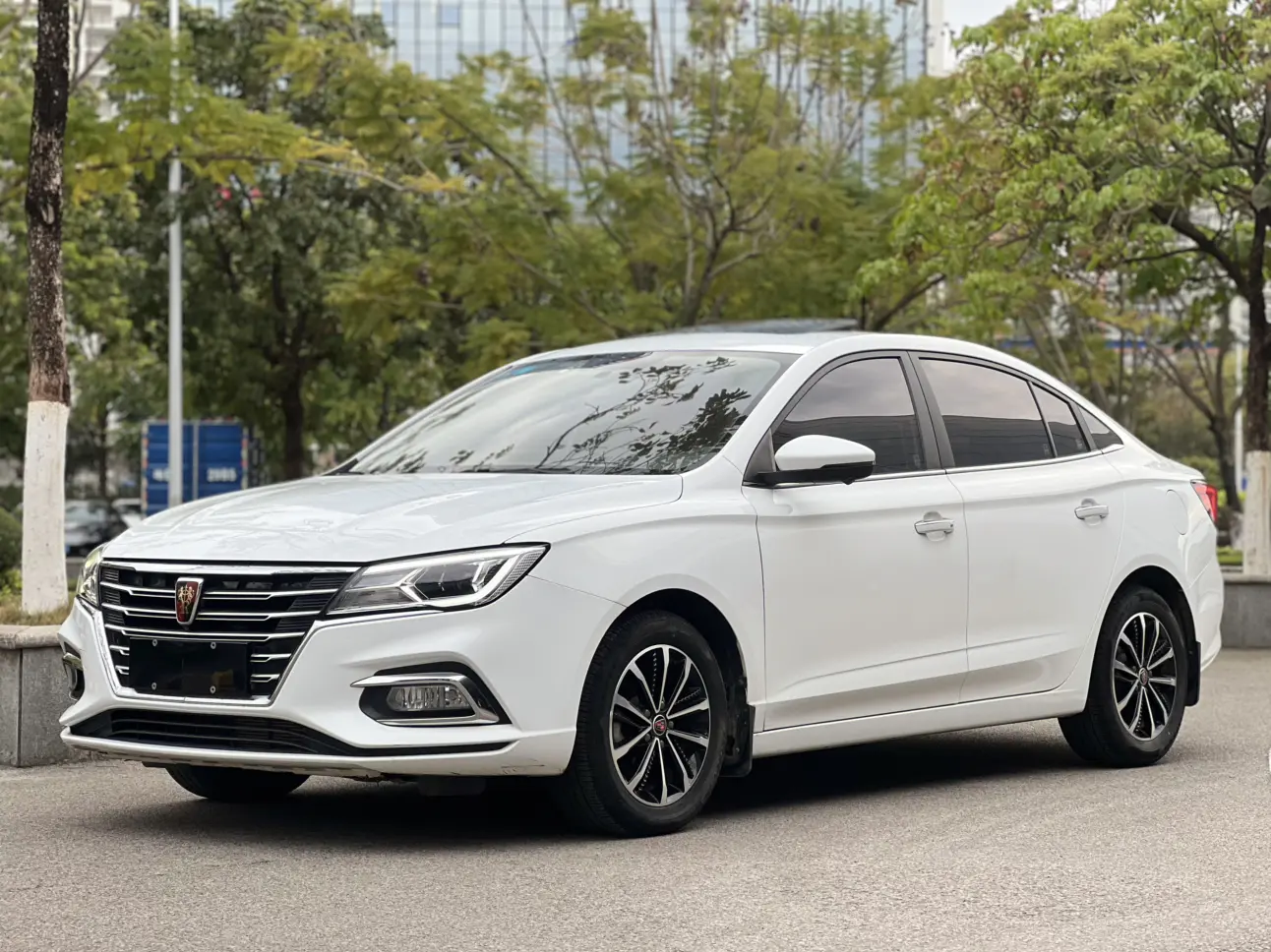 Roewe i5