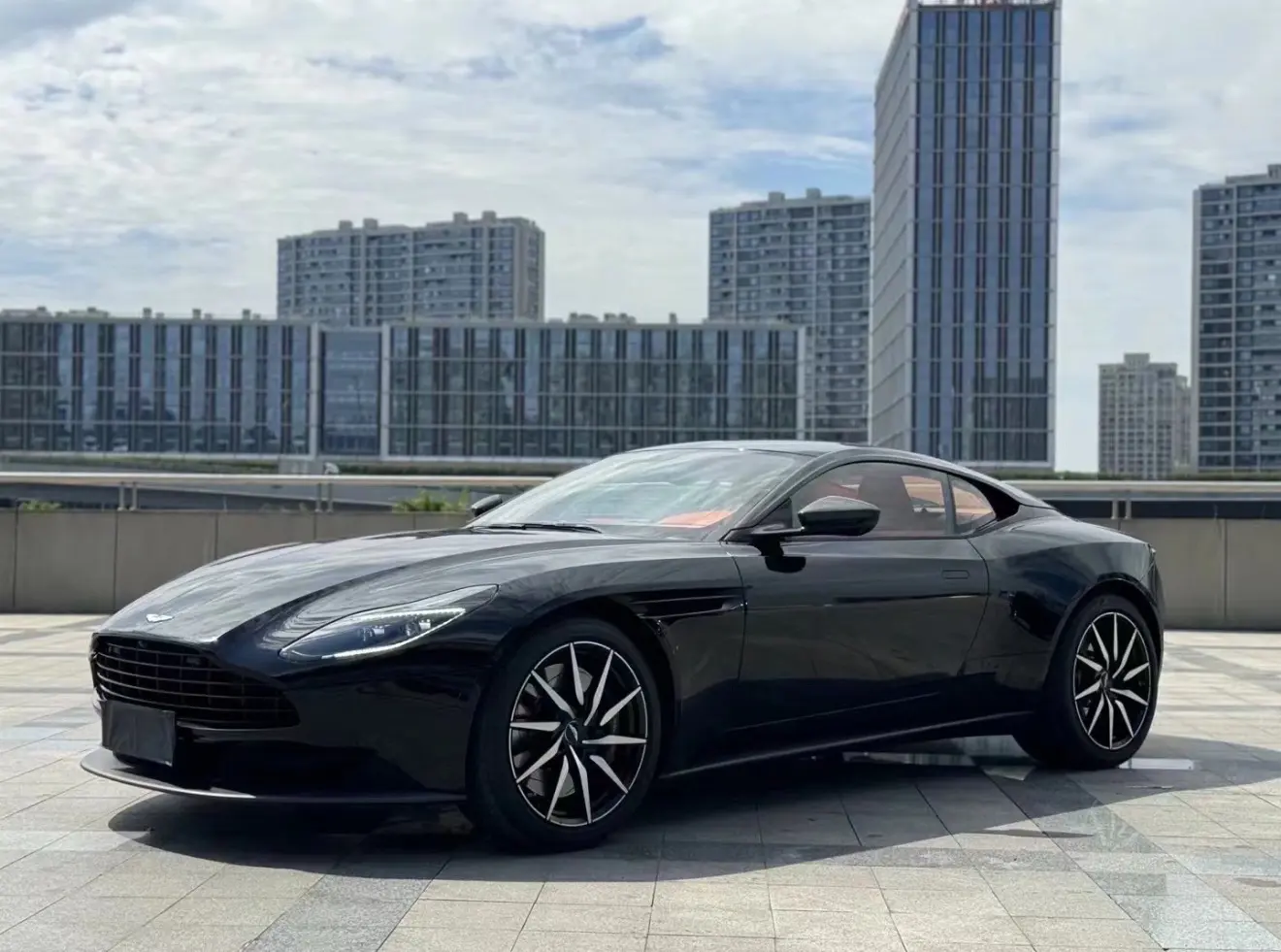 Aston Martin DB11