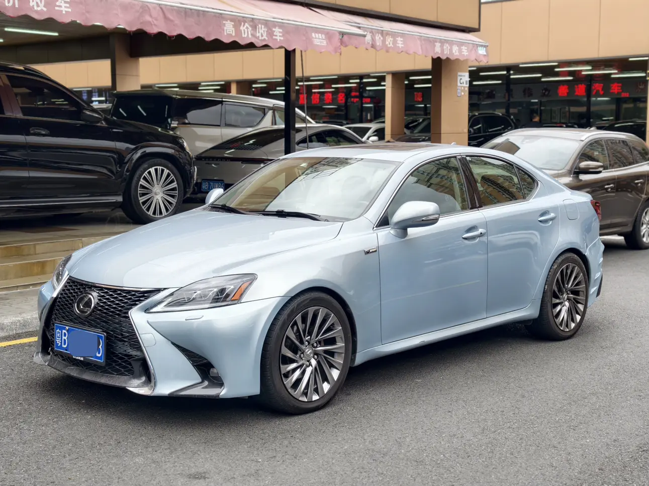 Lexus IS