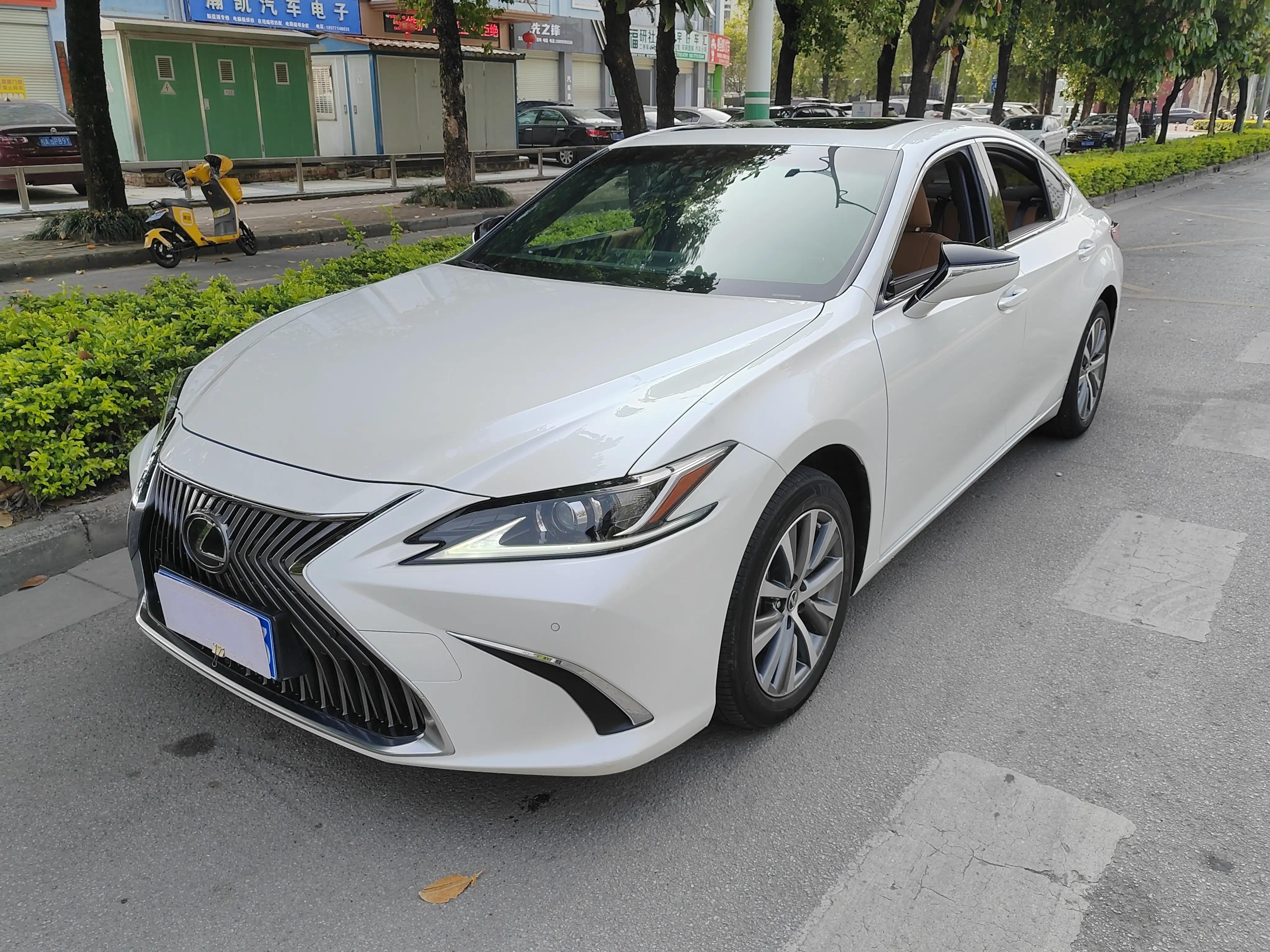 Lexus ES