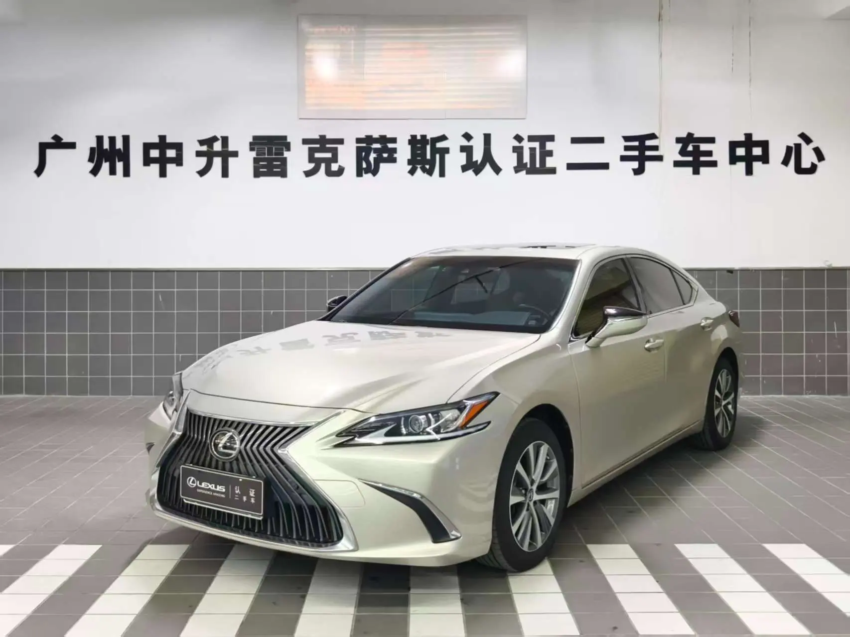 Lexus ES
