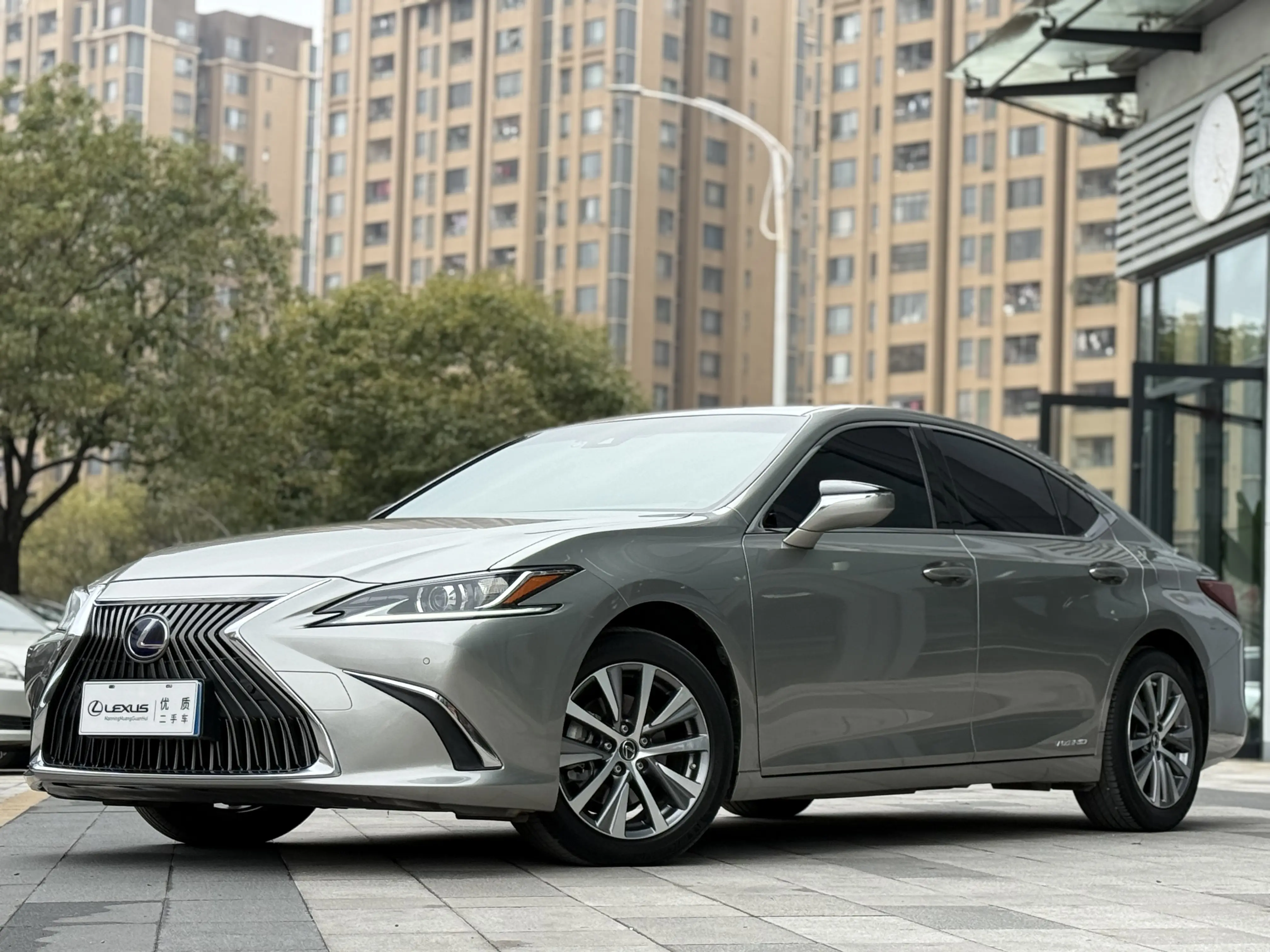 Lexus ES