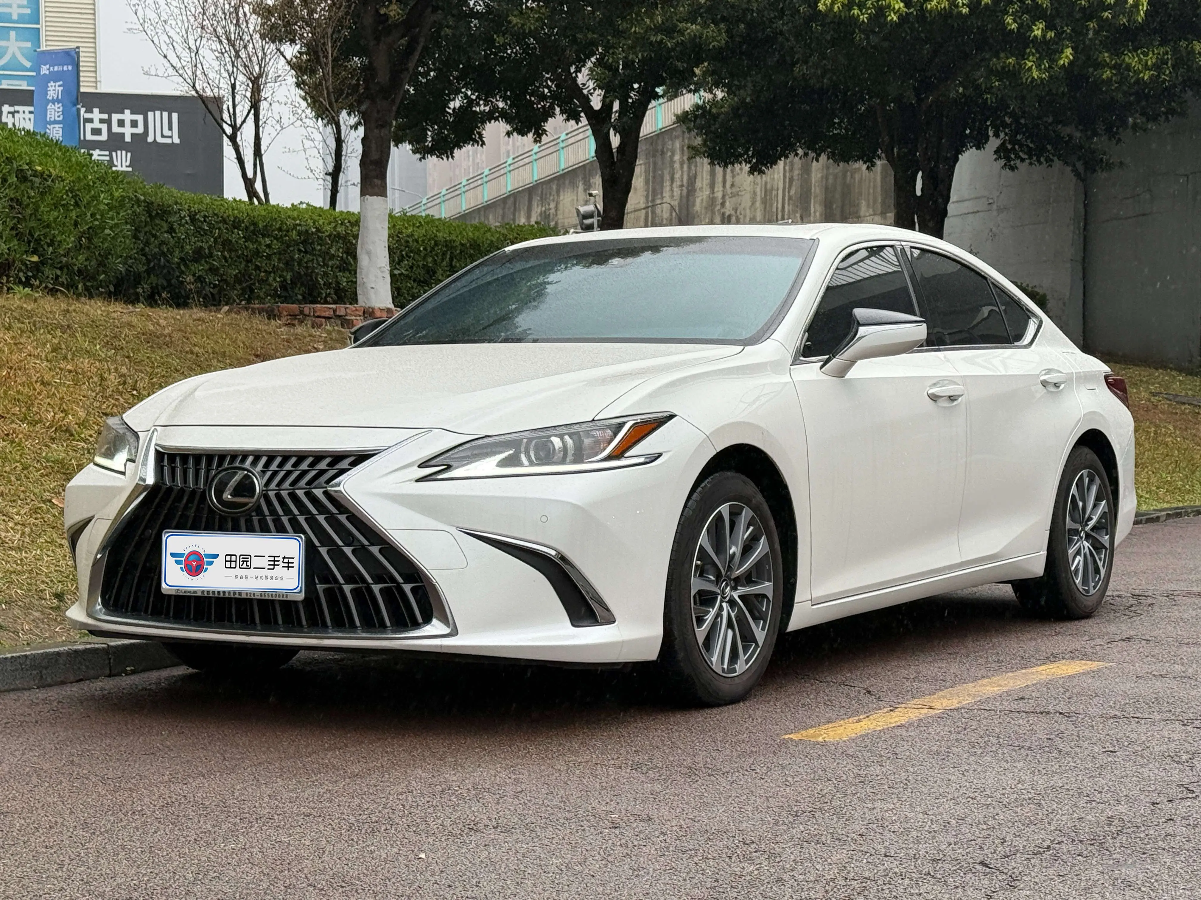 Lexus ES