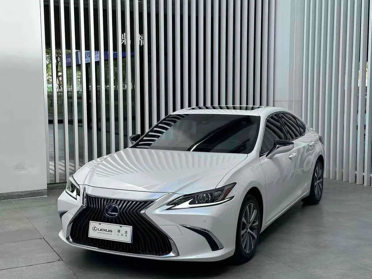 Lexus ES