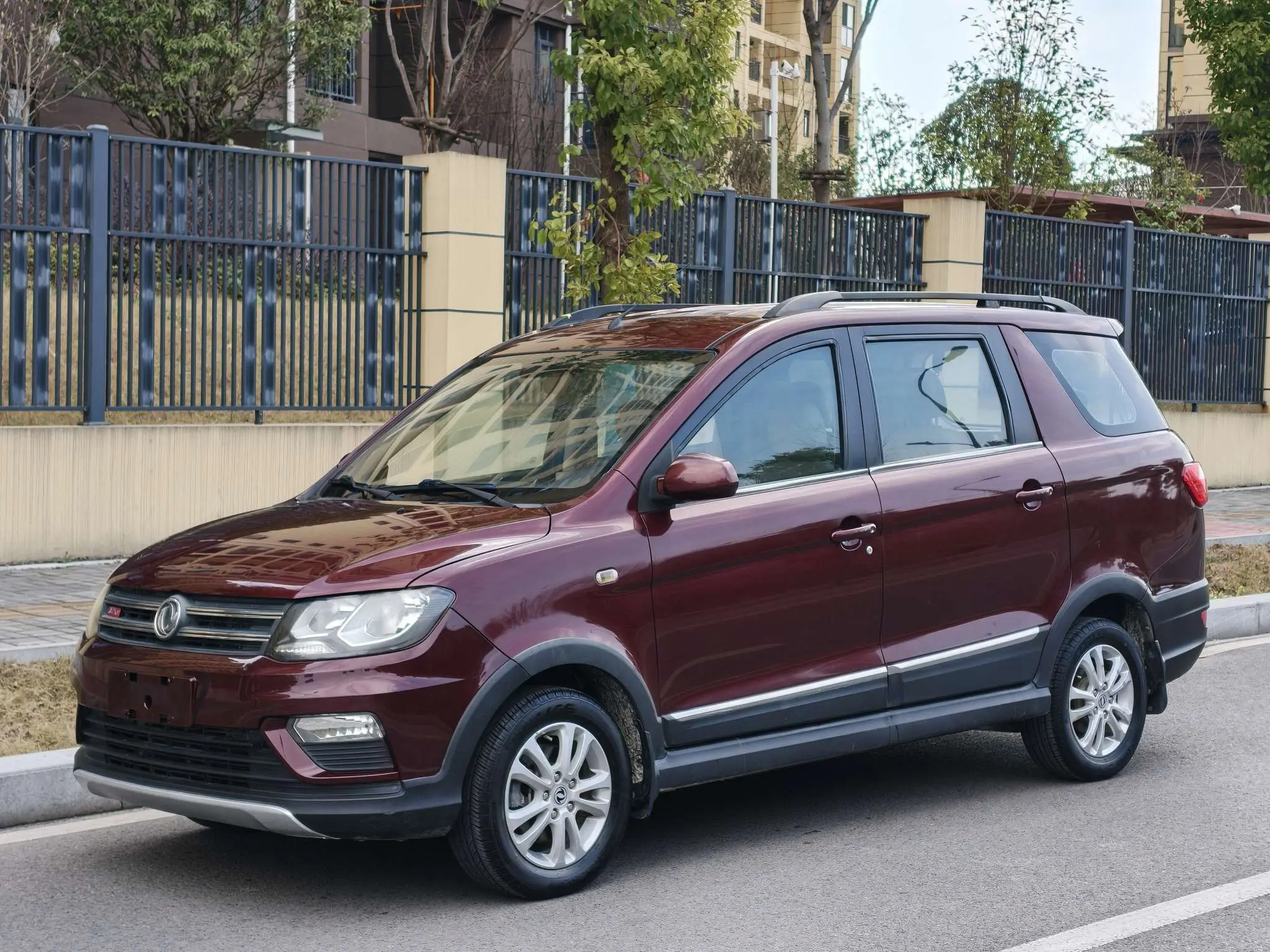 Dongfeng Fengon 370