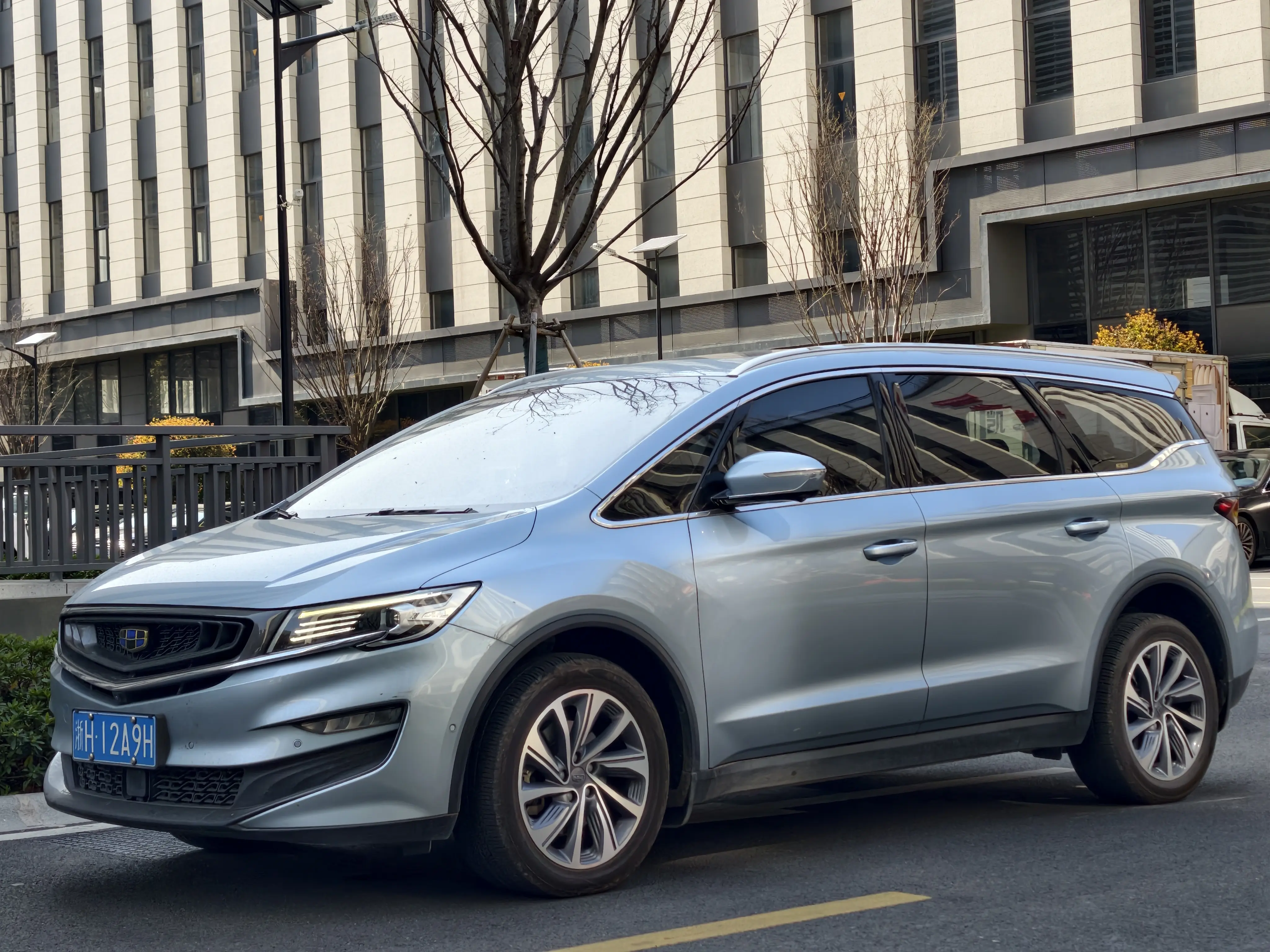 Geely Jiaji  из Китая