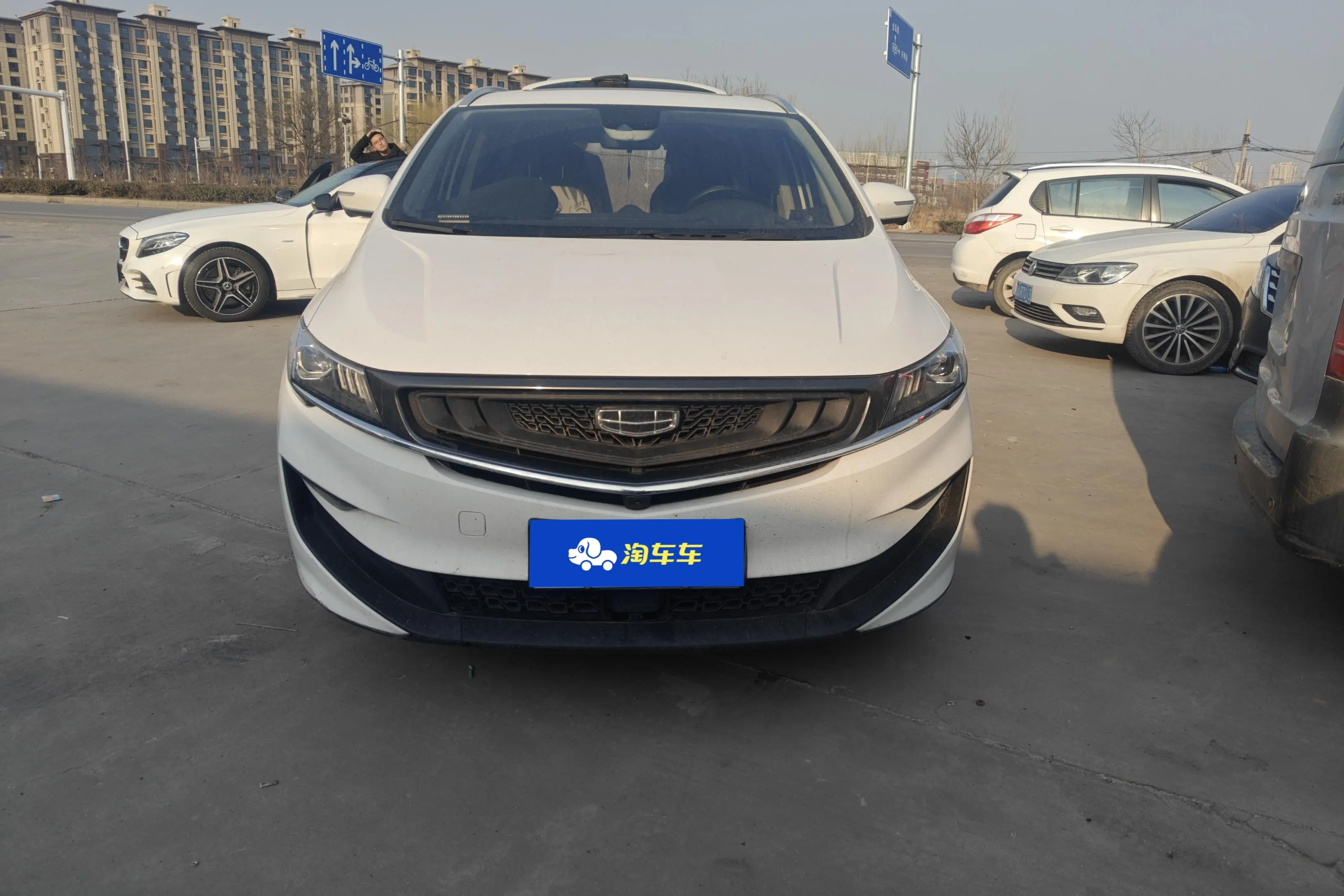 Geely Jiaji  из Китая
