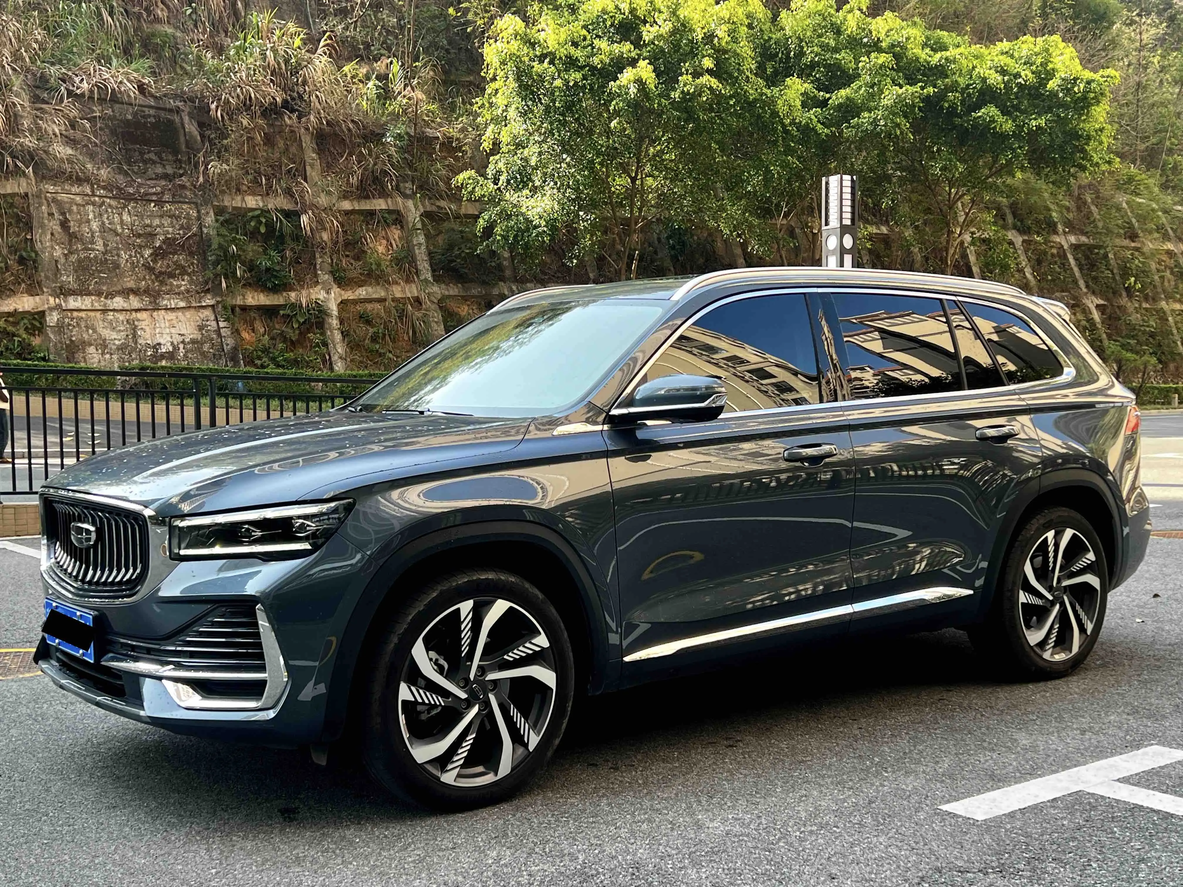 Geely Monjaro (Xingyue L)  из Китая