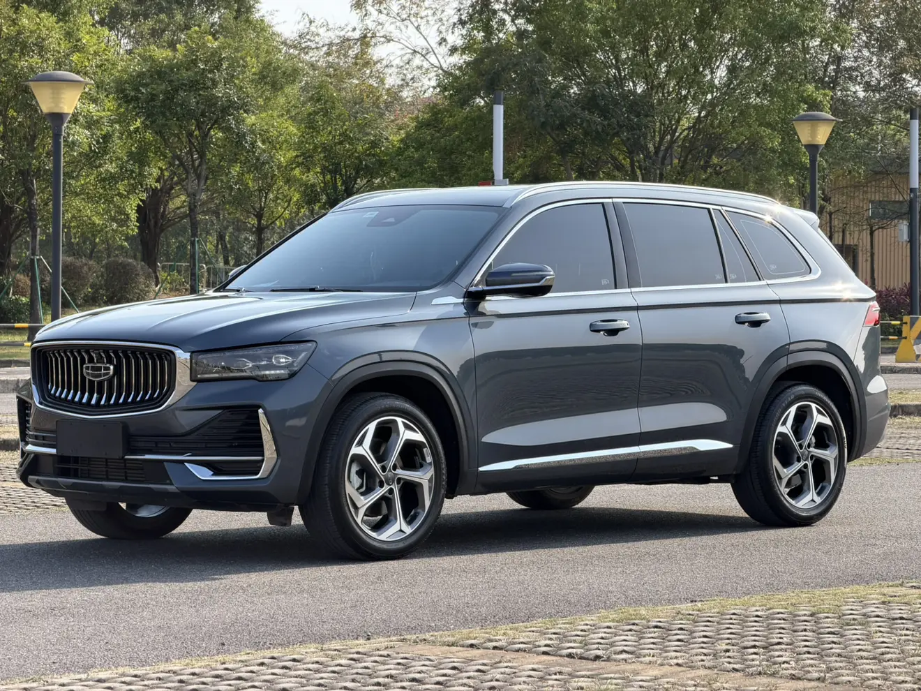 Geely Monjaro (Xingyue L)  из Китая