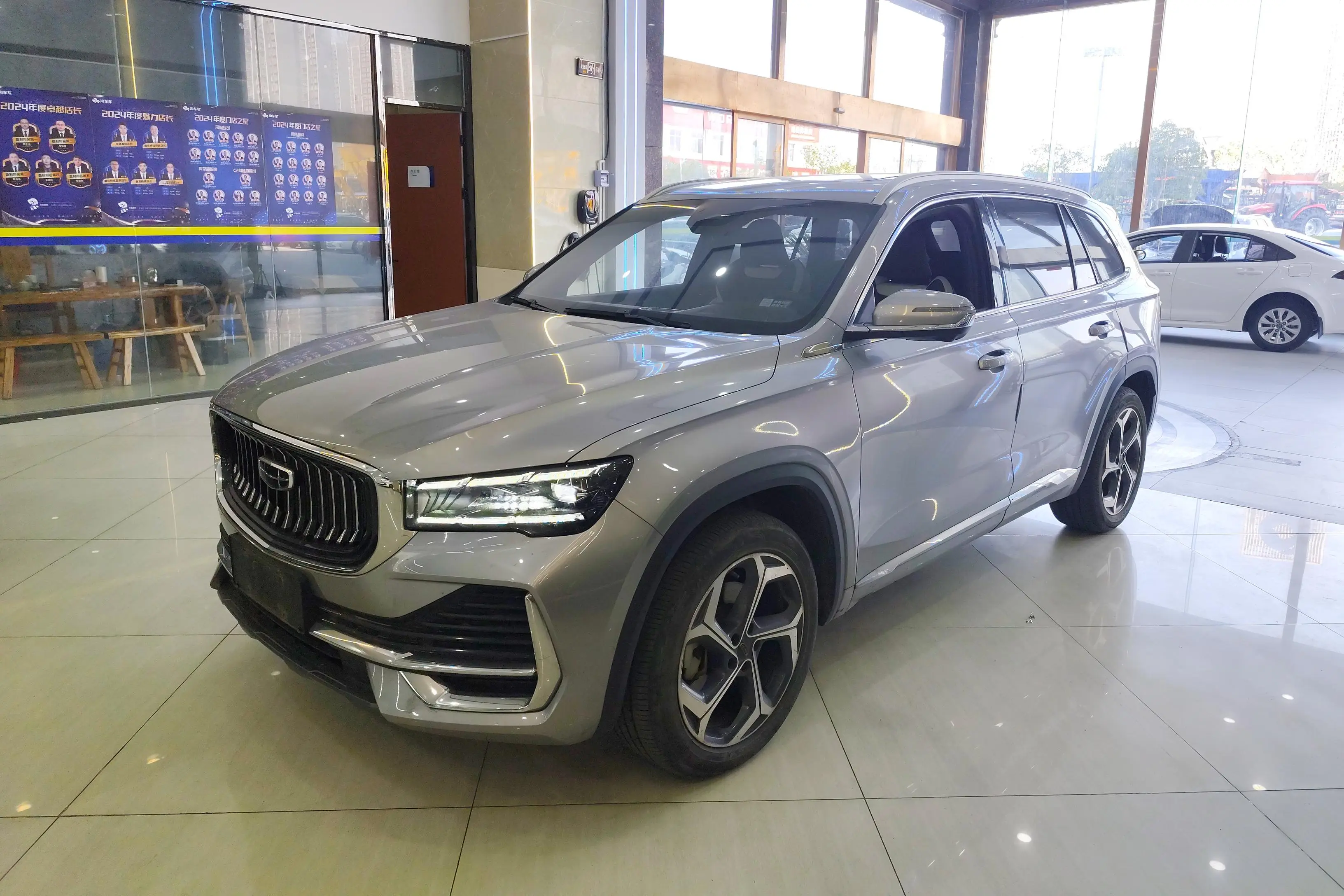 Geely Monjaro (Xingyue L)  из Китая