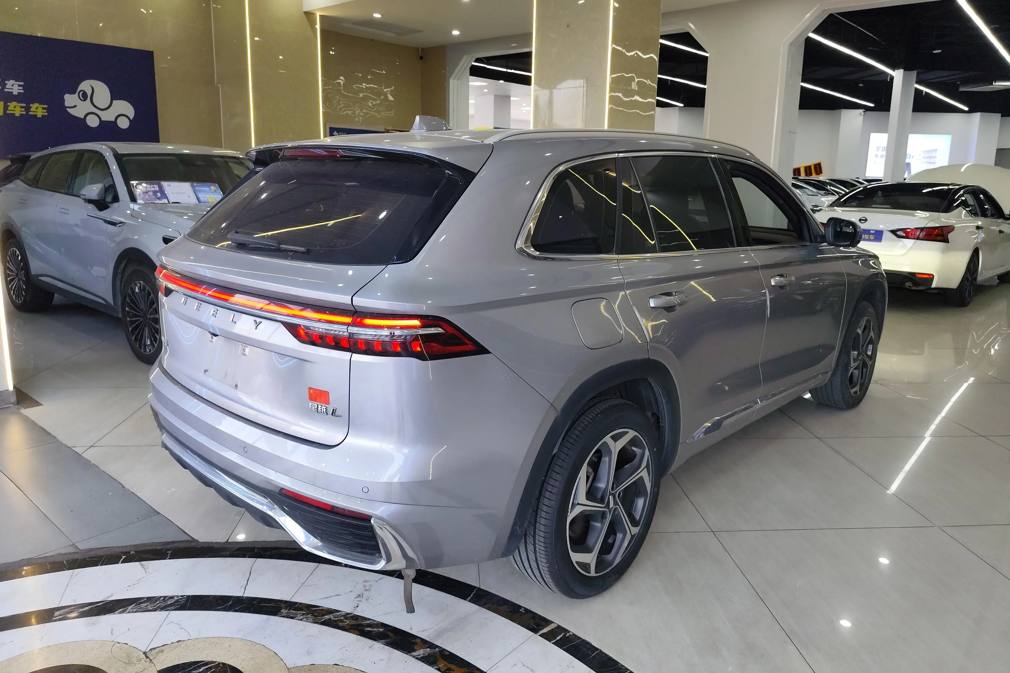 Geely Monjaro (Xingyue L)  из Китая