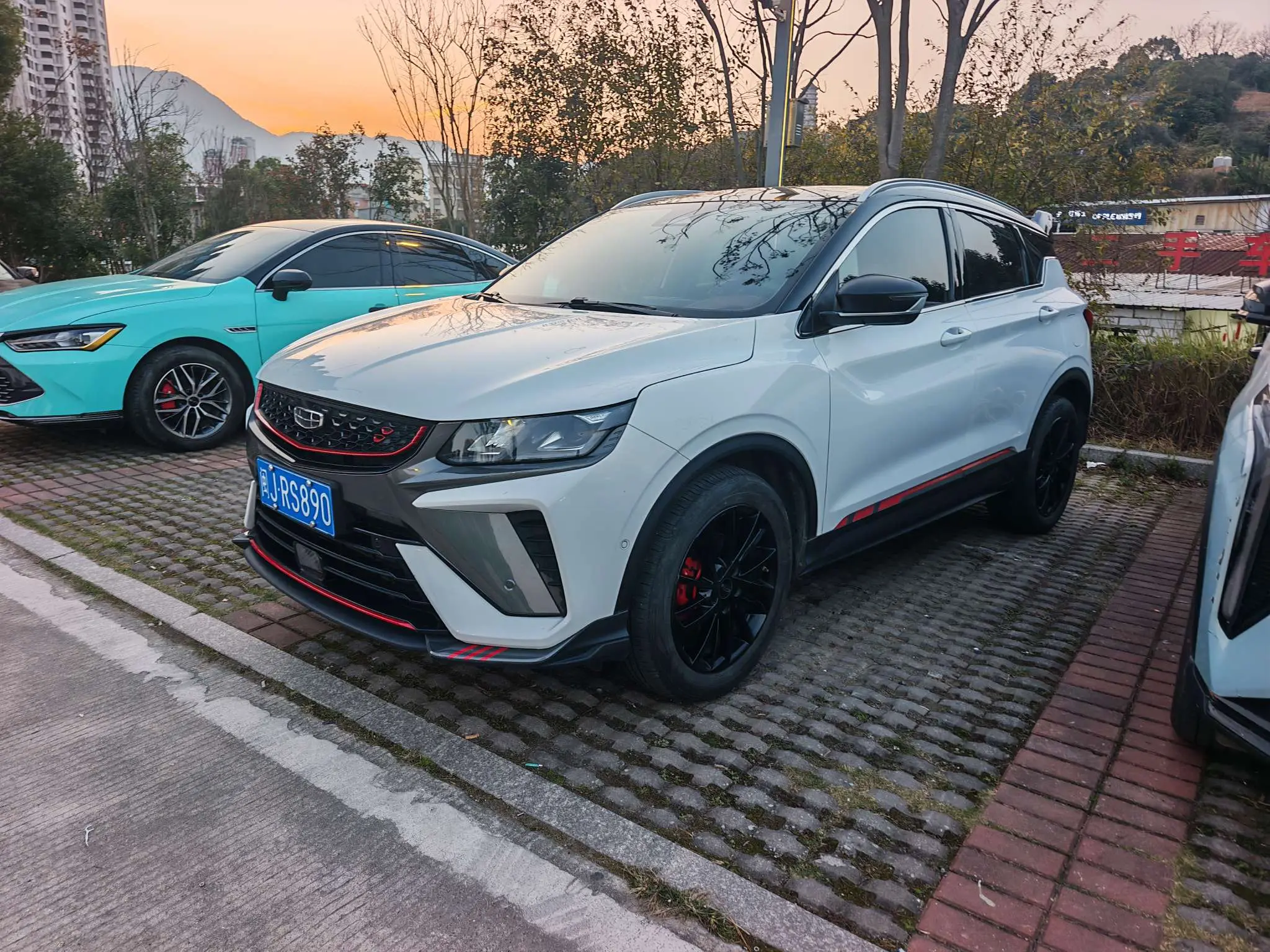 Geely Coolray SX11 (Binyue)  из Китая