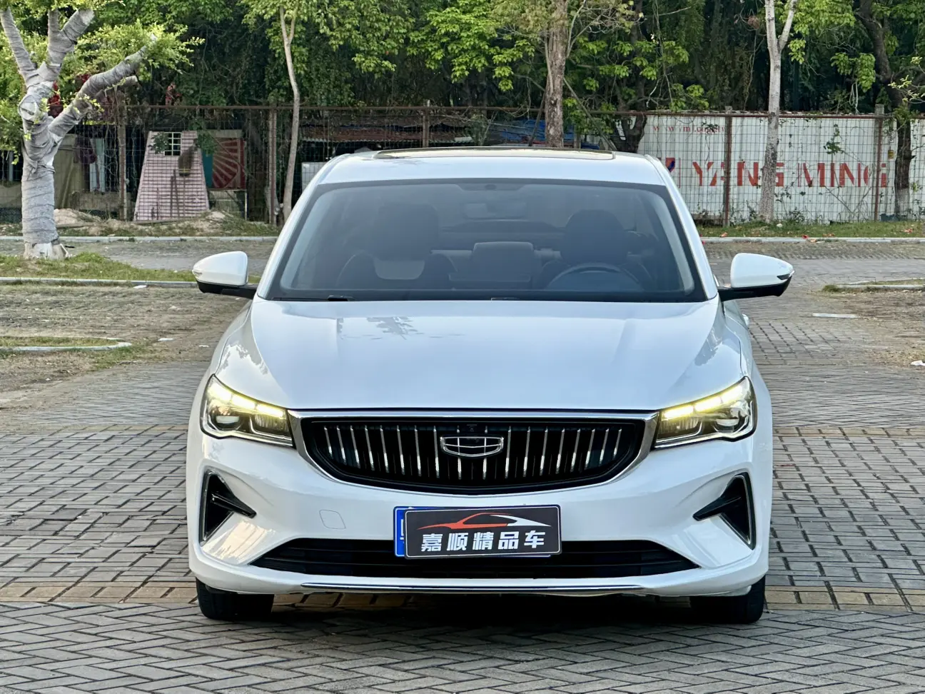 Geely Emgrand  из Китая
