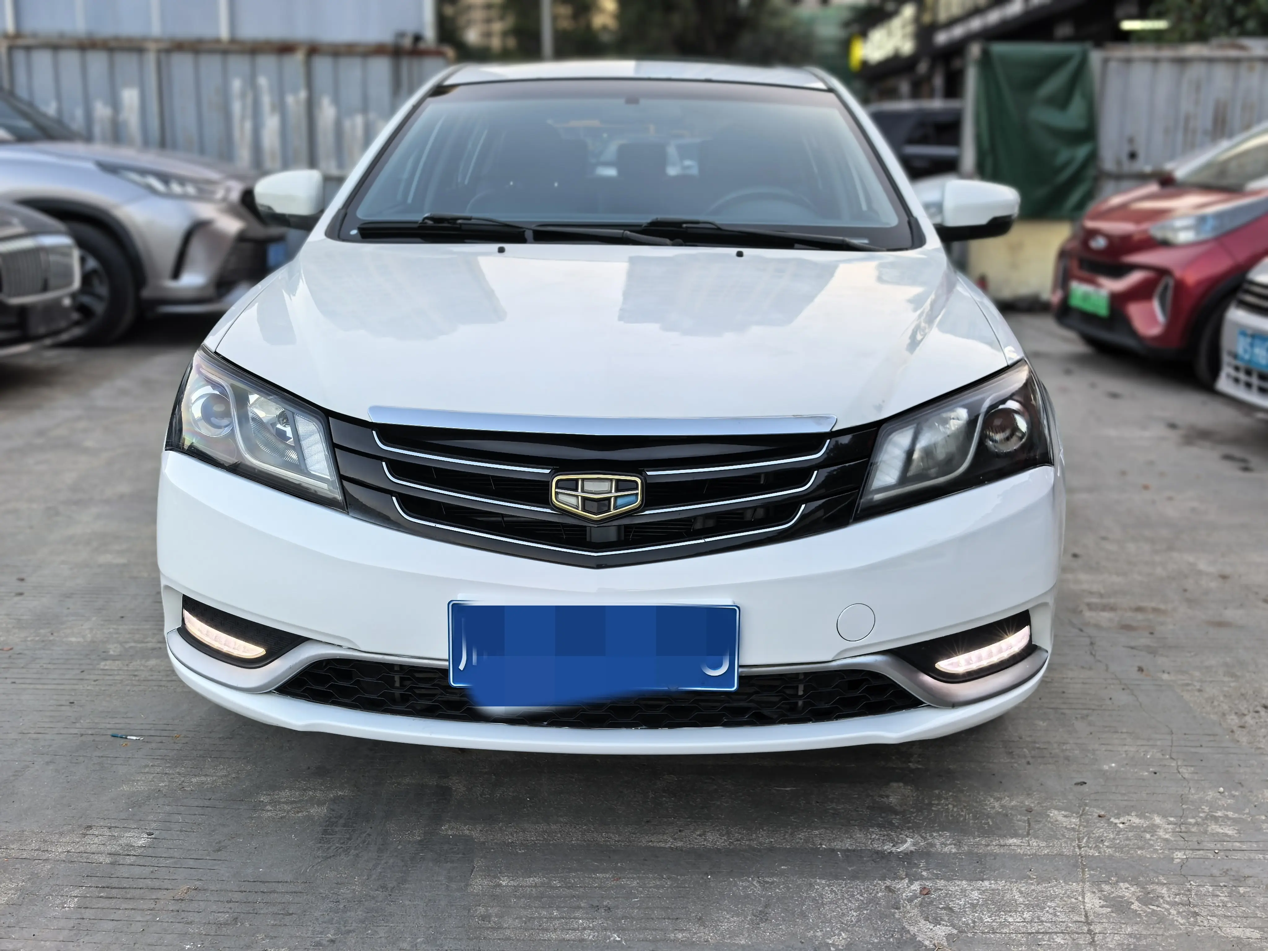 Geely Emgrand  из Китая