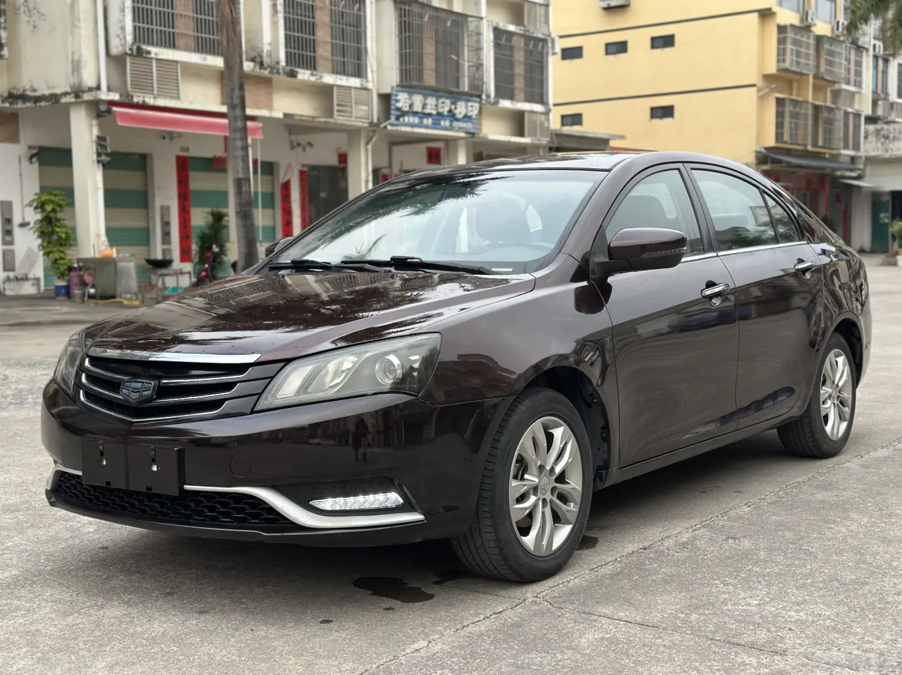 Geely Emgrand  из Китая