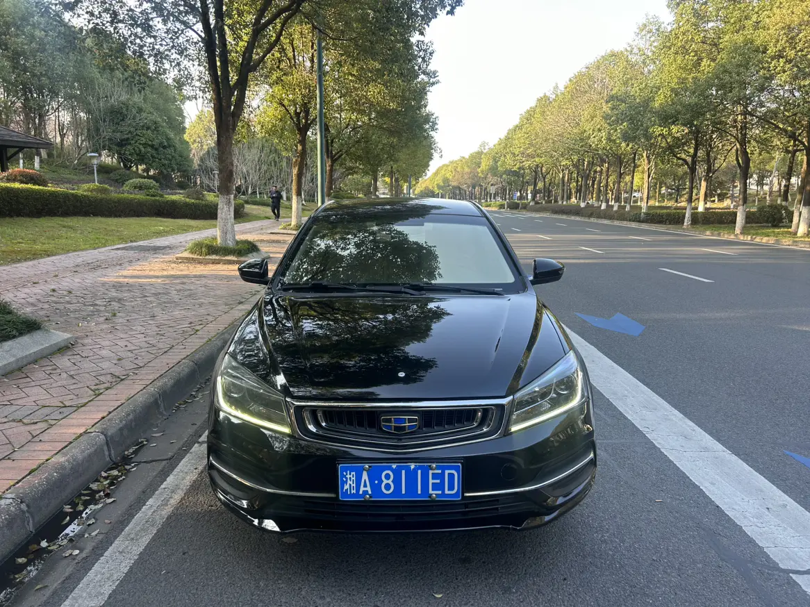 Geely Emgrand  из Китая