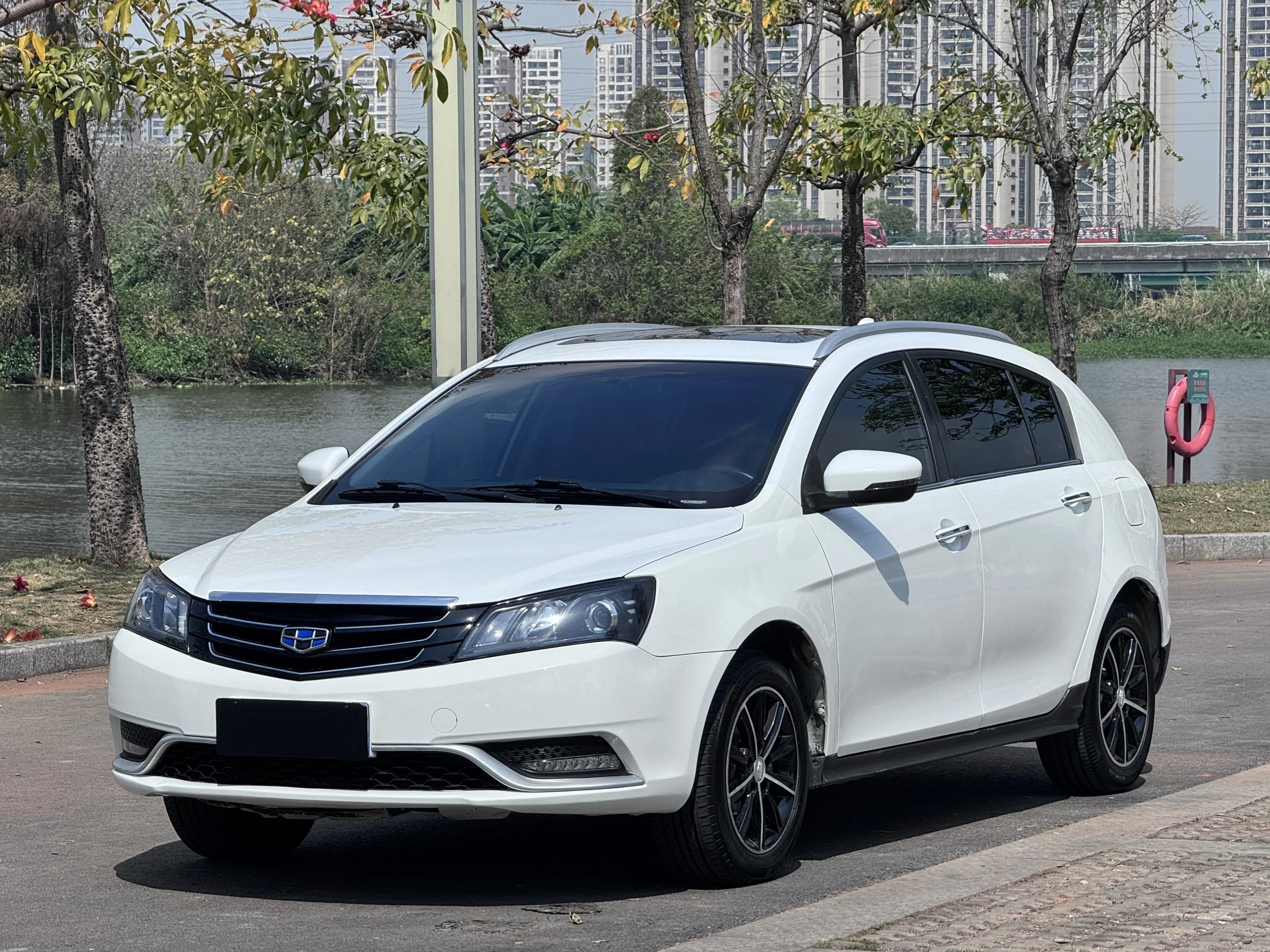 Geely Emgrand  из Китая