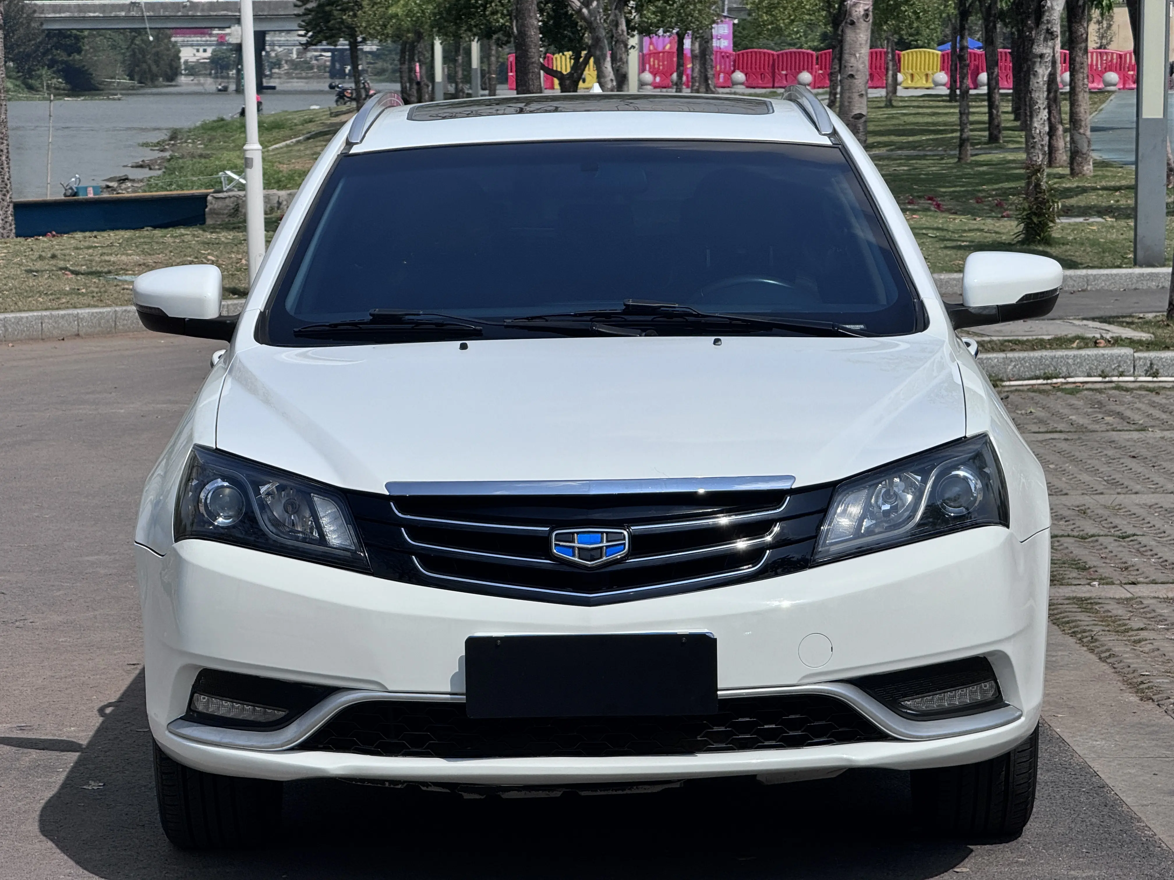 Geely Emgrand  из Китая