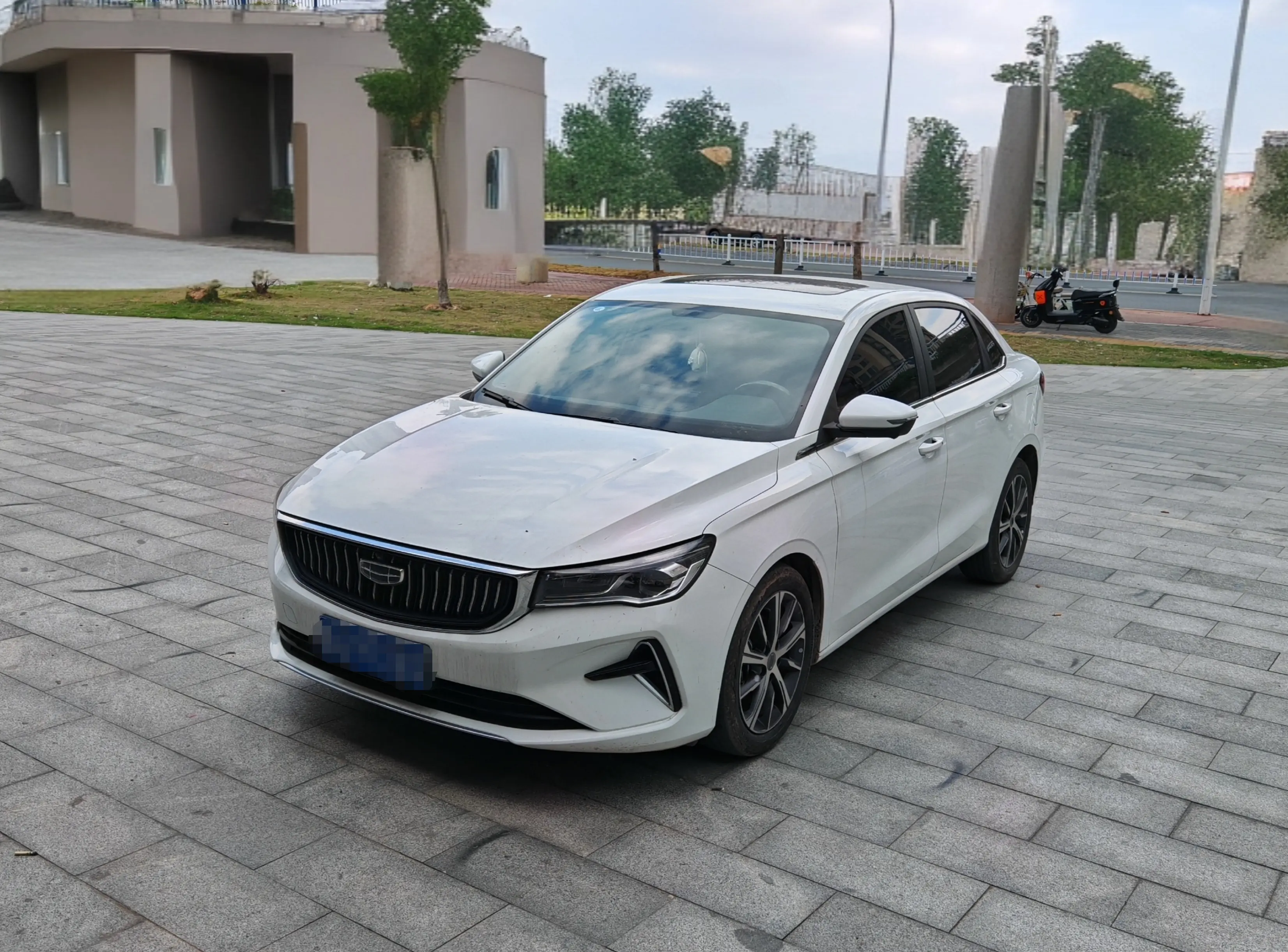 Geely Emgrand  из Китая