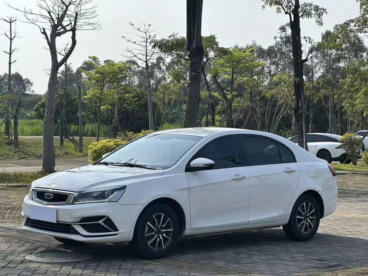 Geely Emgrand  из Китая