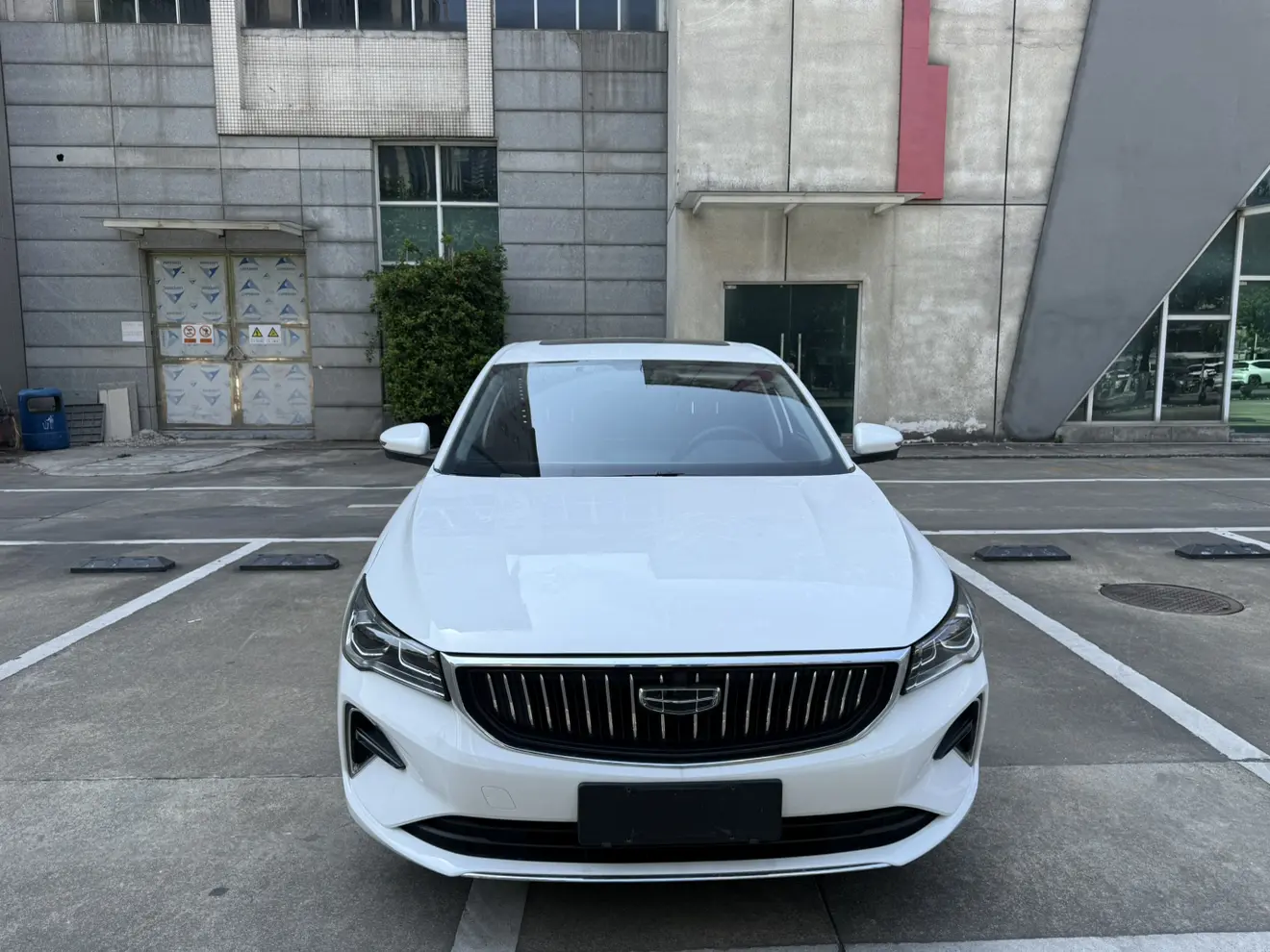 Geely Emgrand  из Китая