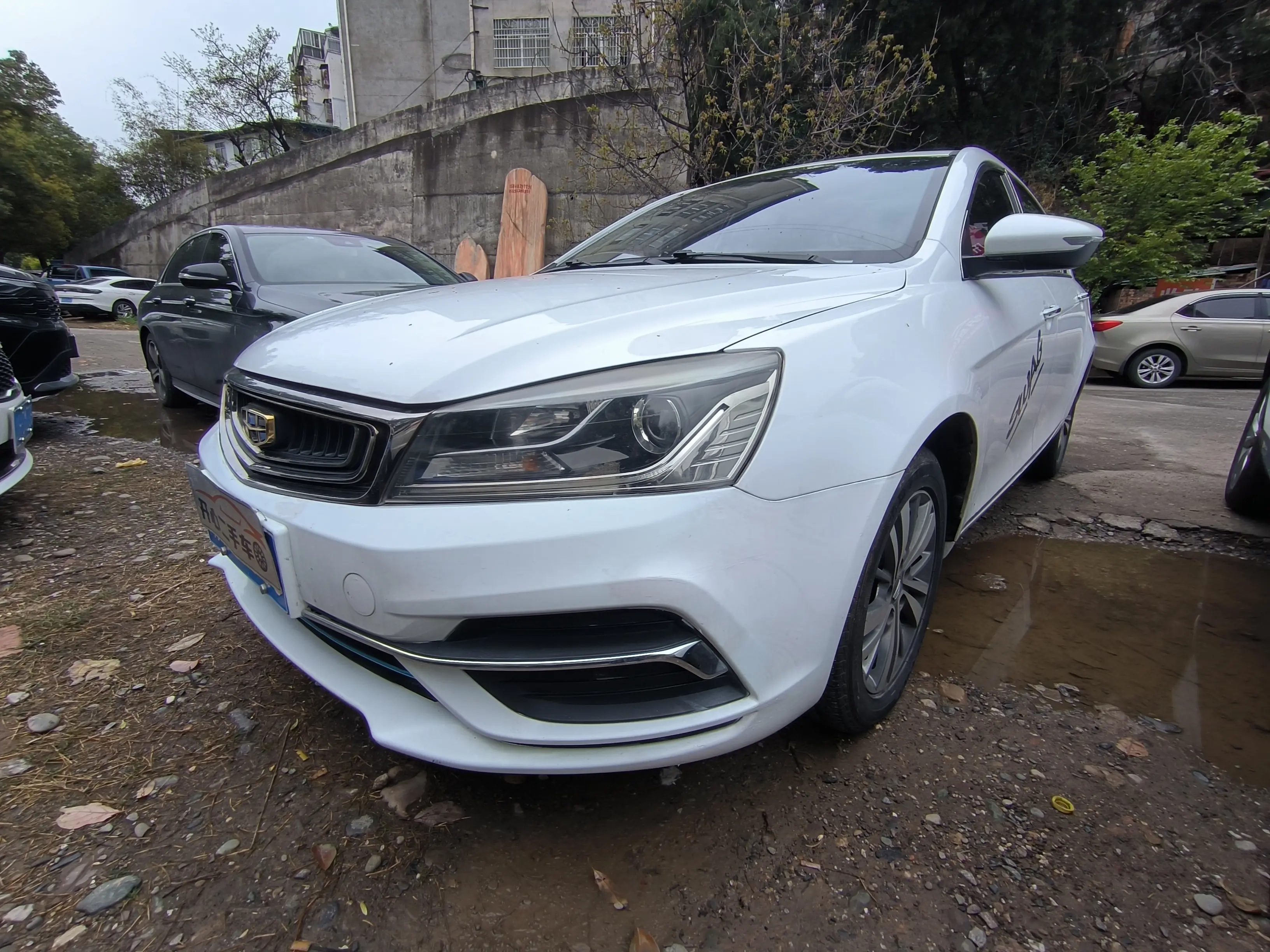 Geely Emgrand  из Китая