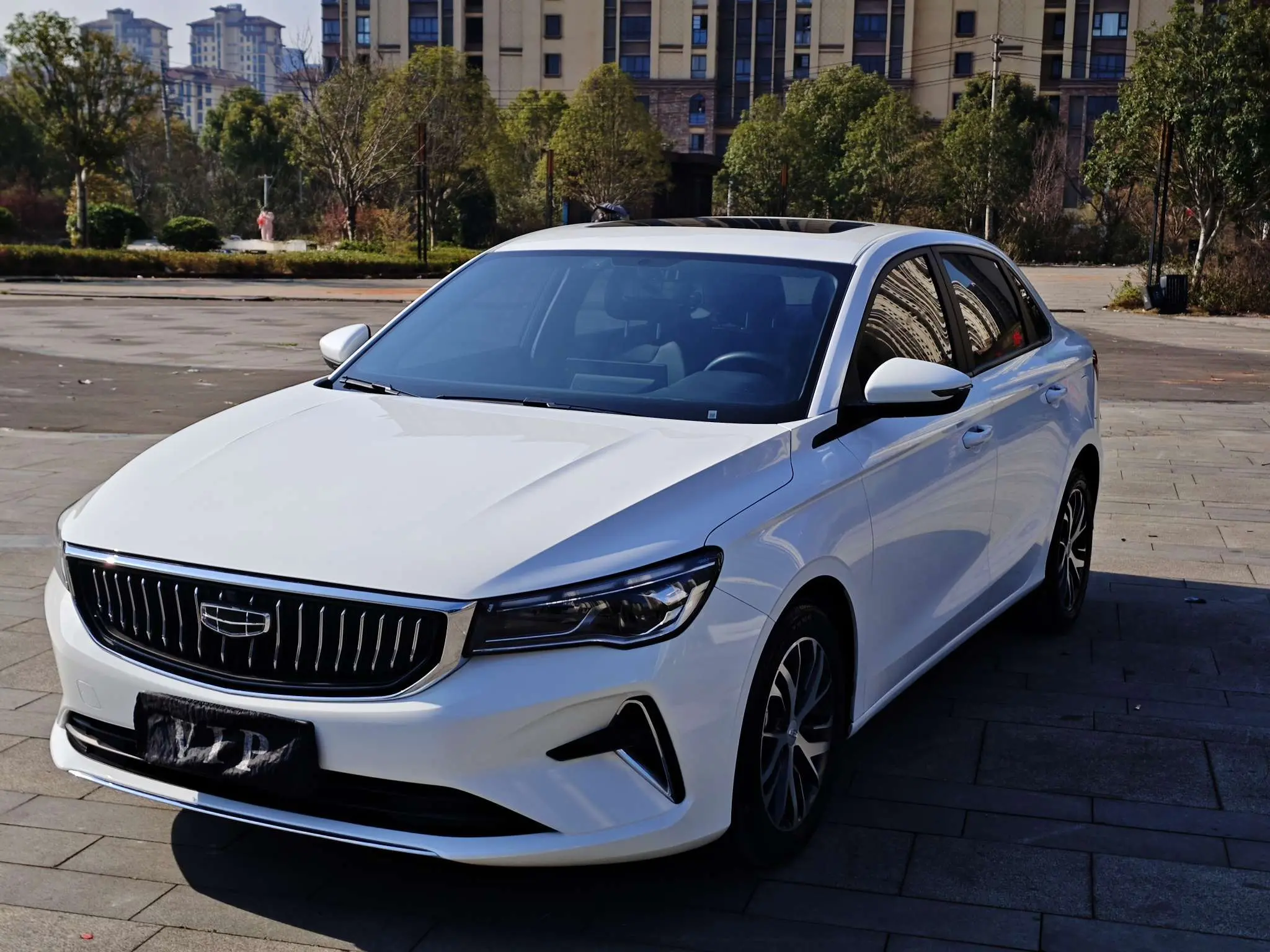 Geely Emgrand  из Китая