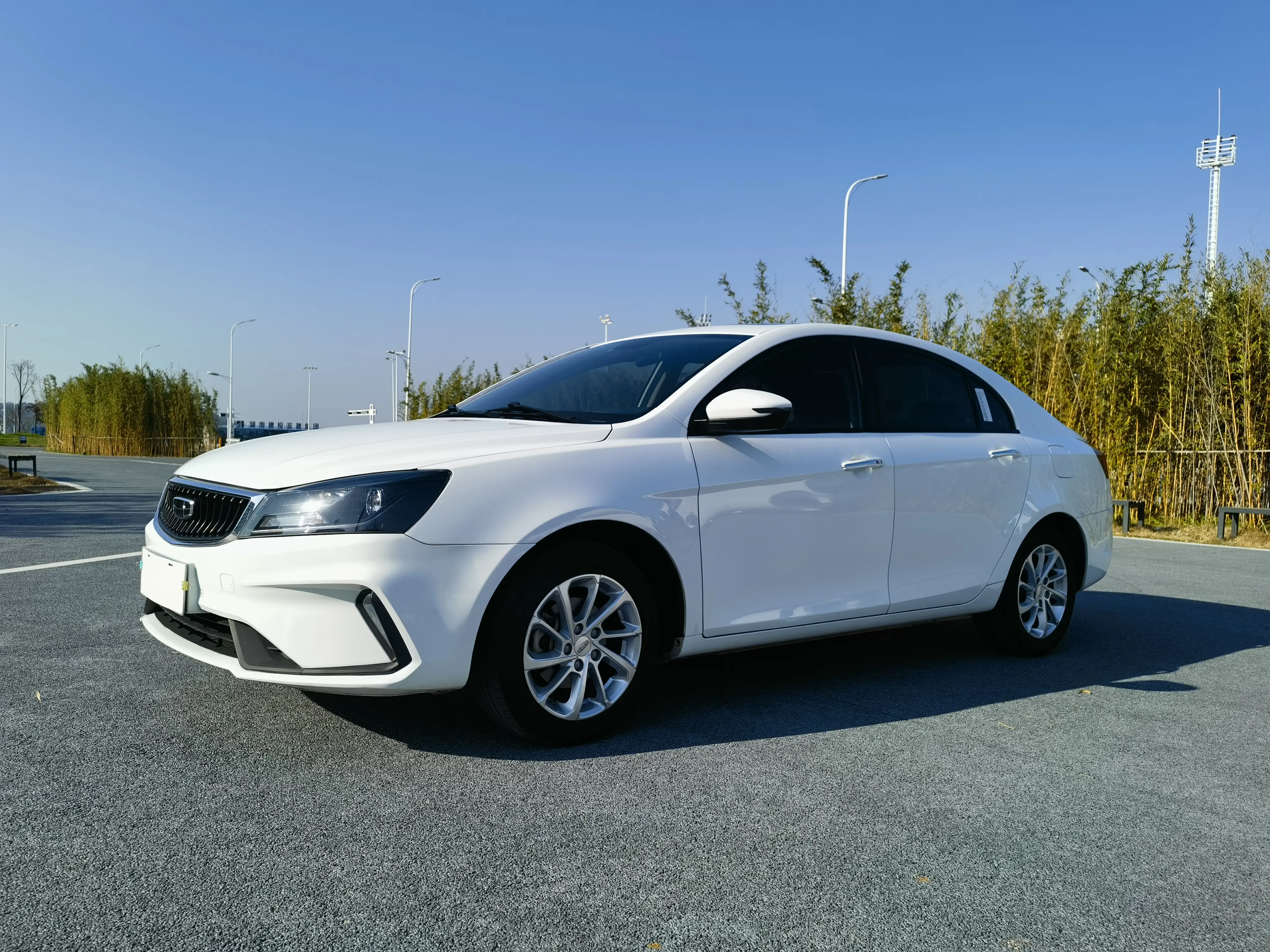 Geely Emgrand  из Китая