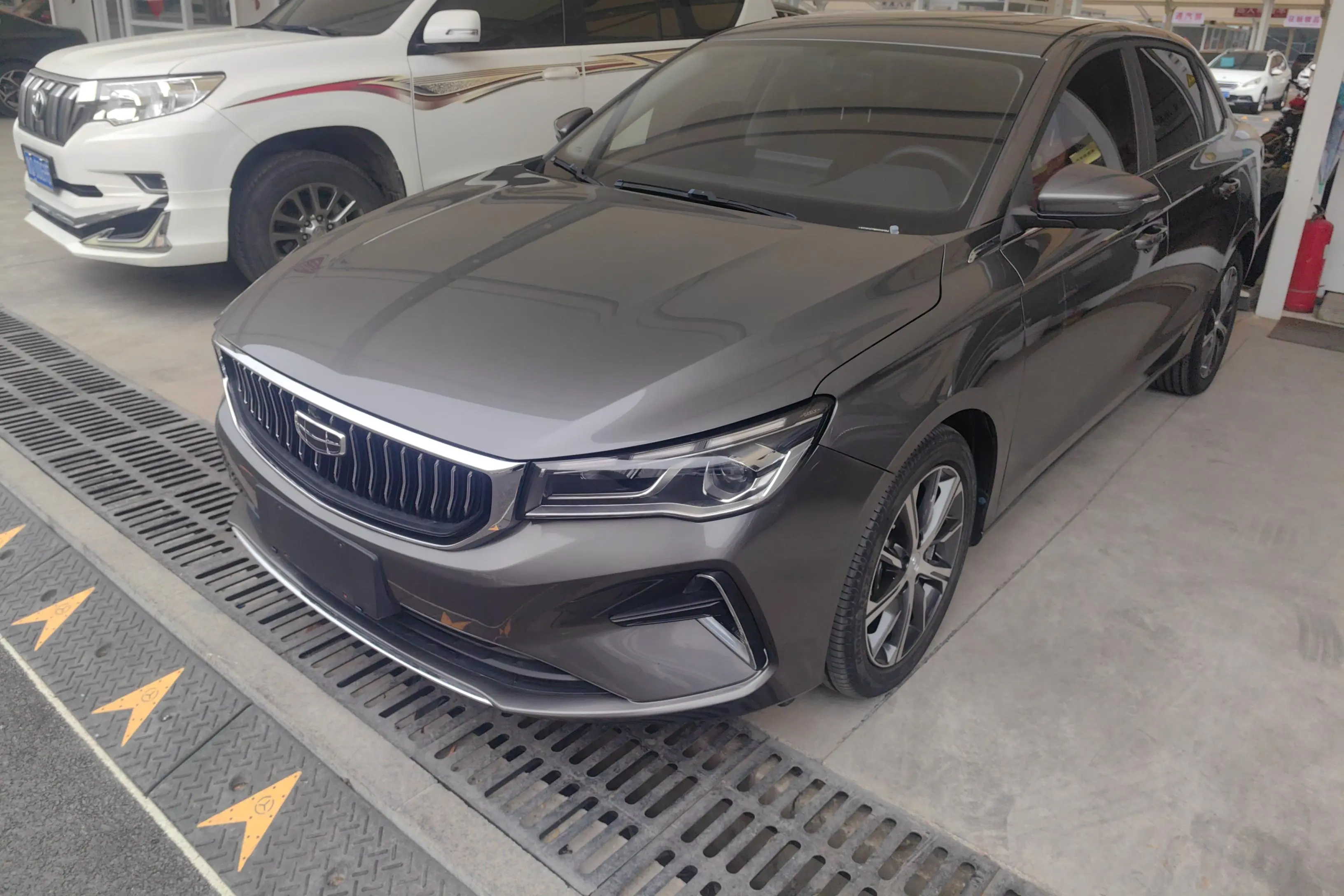 Geely Emgrand  из Китая