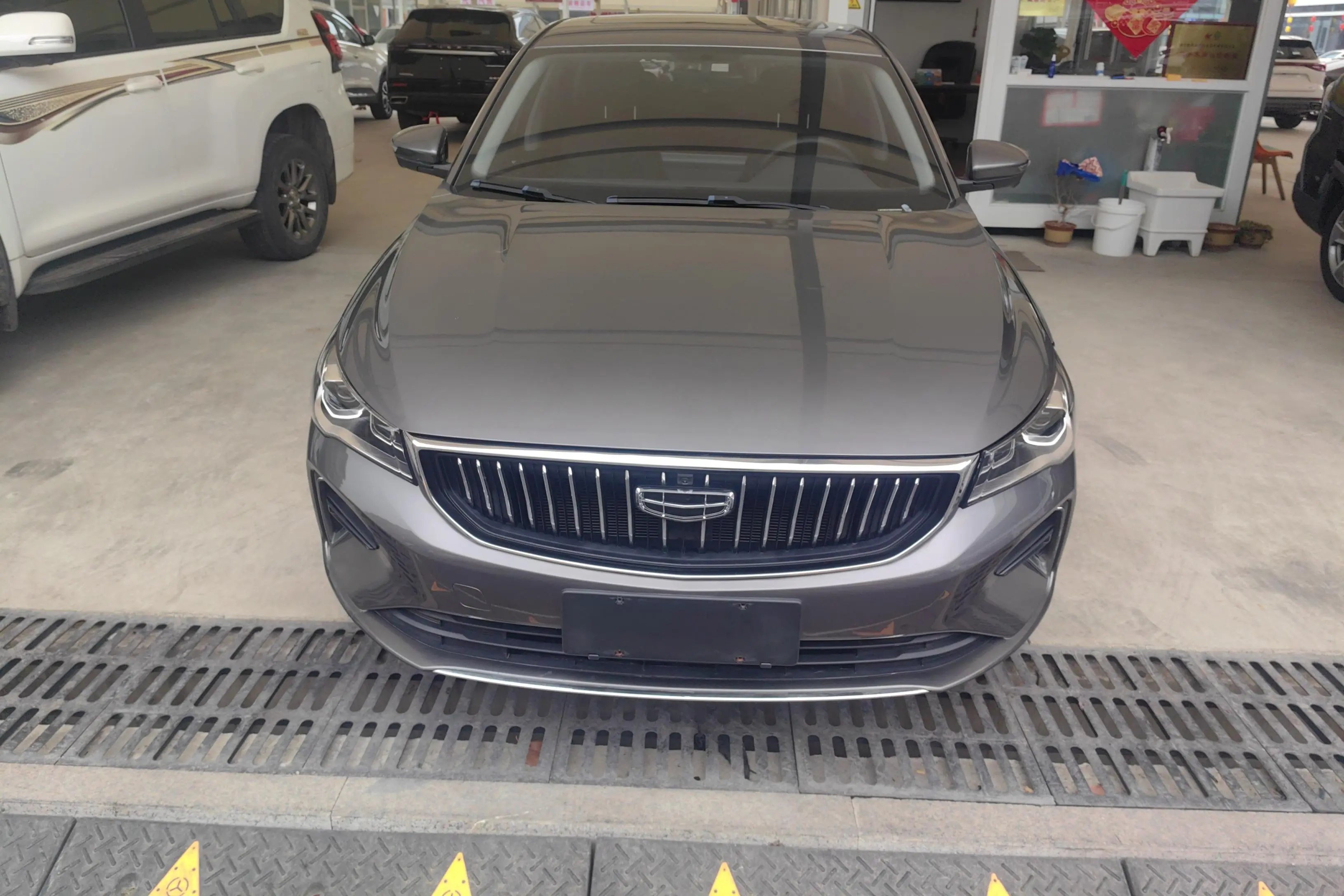 Geely Emgrand  из Китая