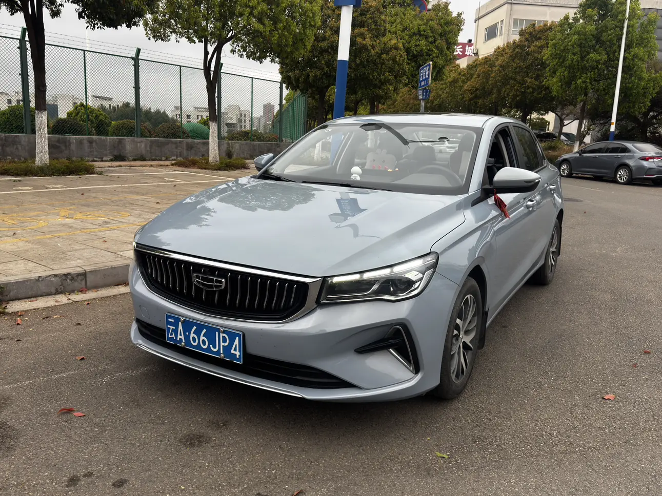 Geely Emgrand  из Китая