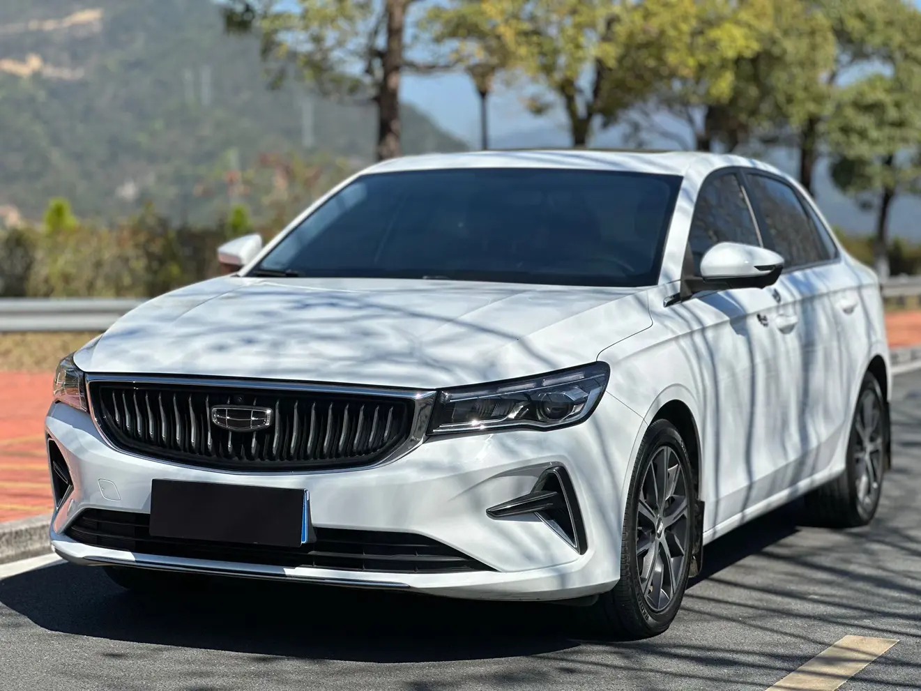 Geely Emgrand  из Китая