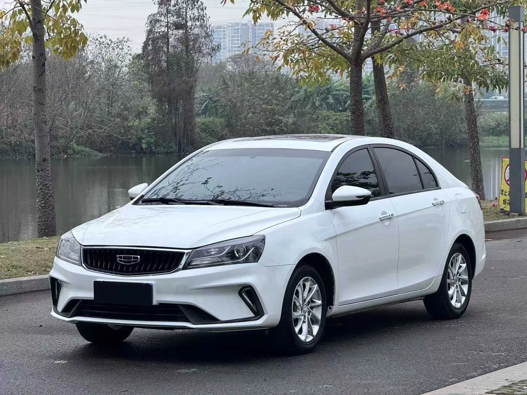 Geely Emgrand  из Китая