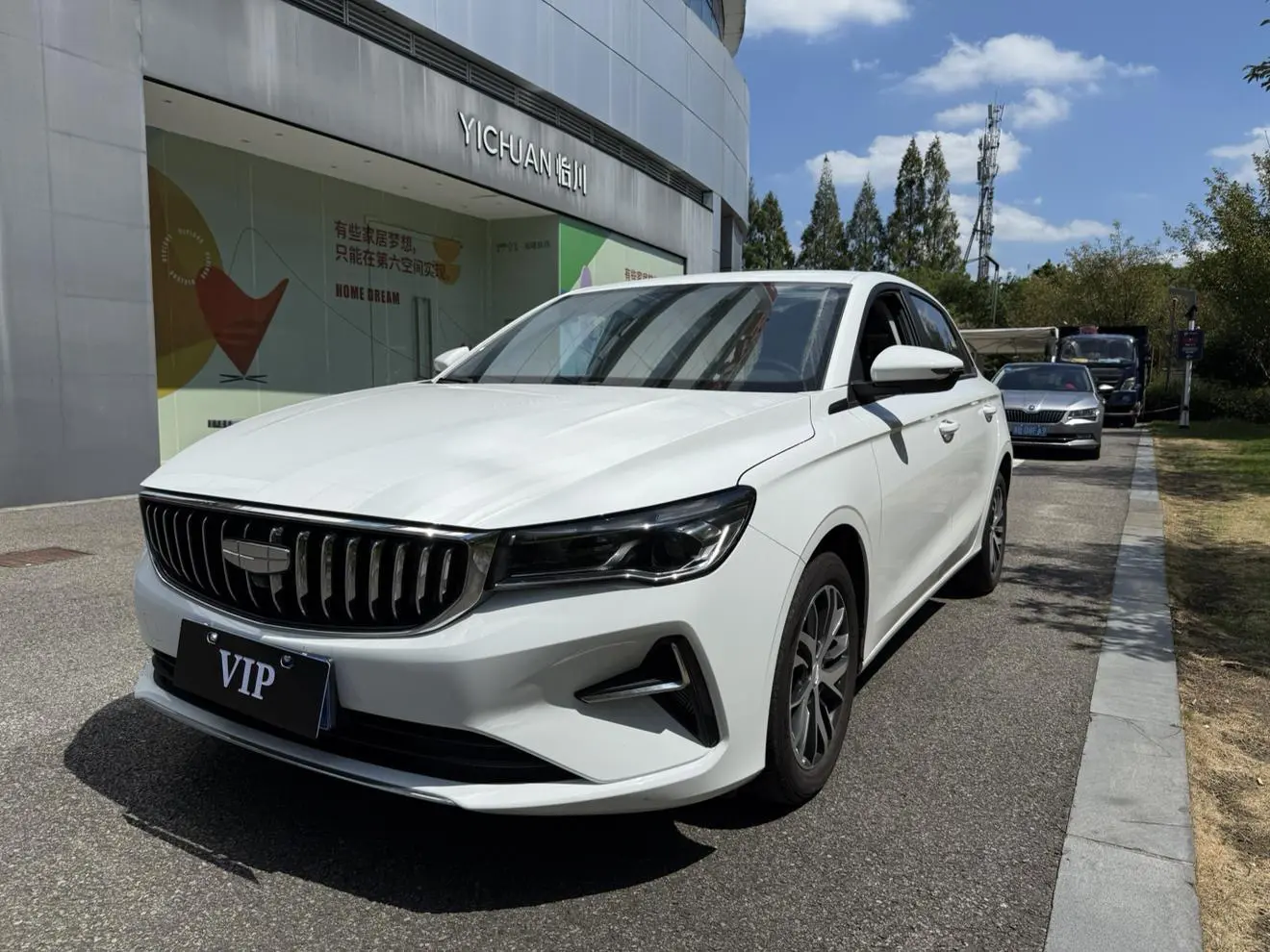 Geely Emgrand  из Китая