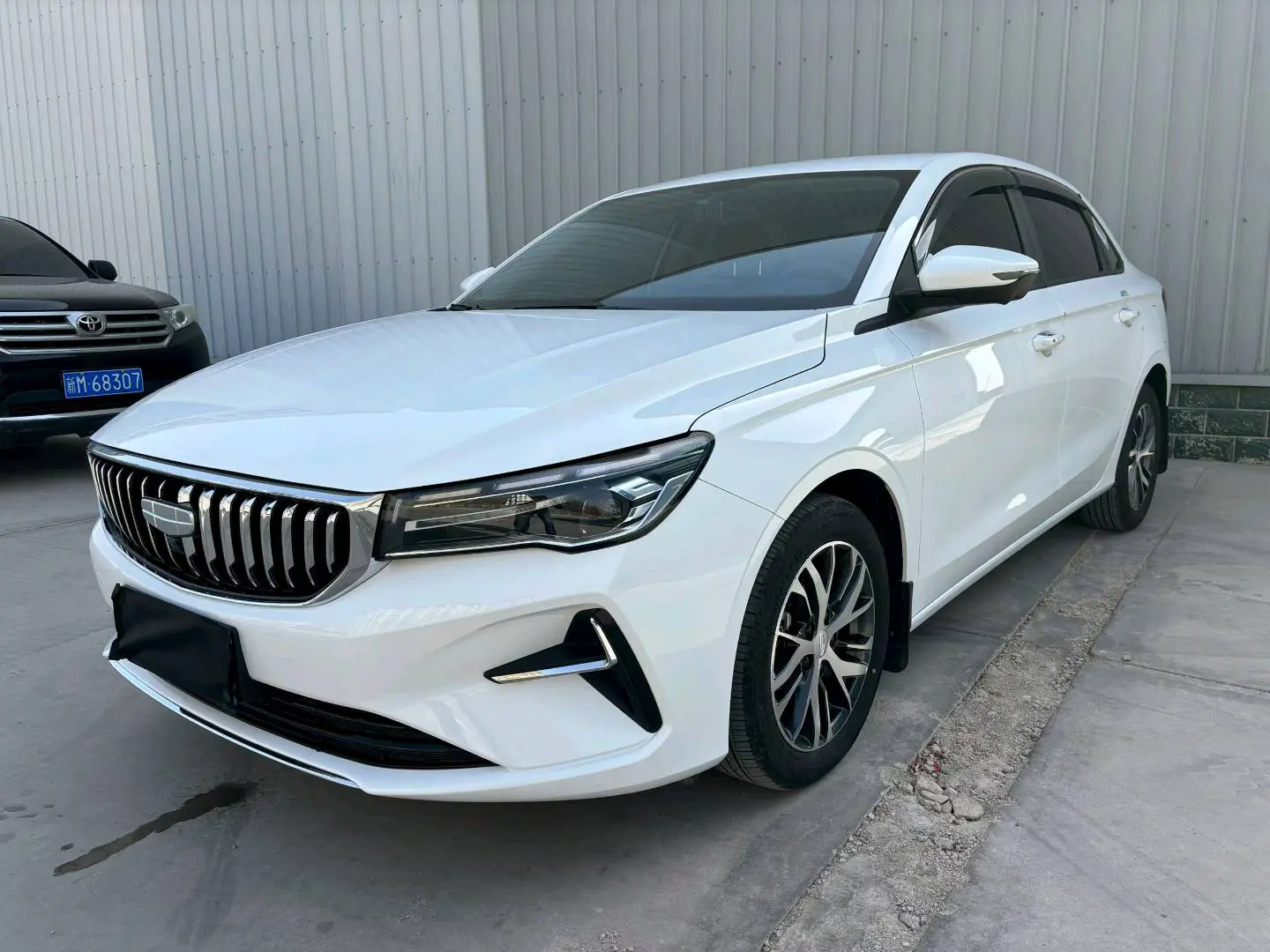 Geely Emgrand  из Китая