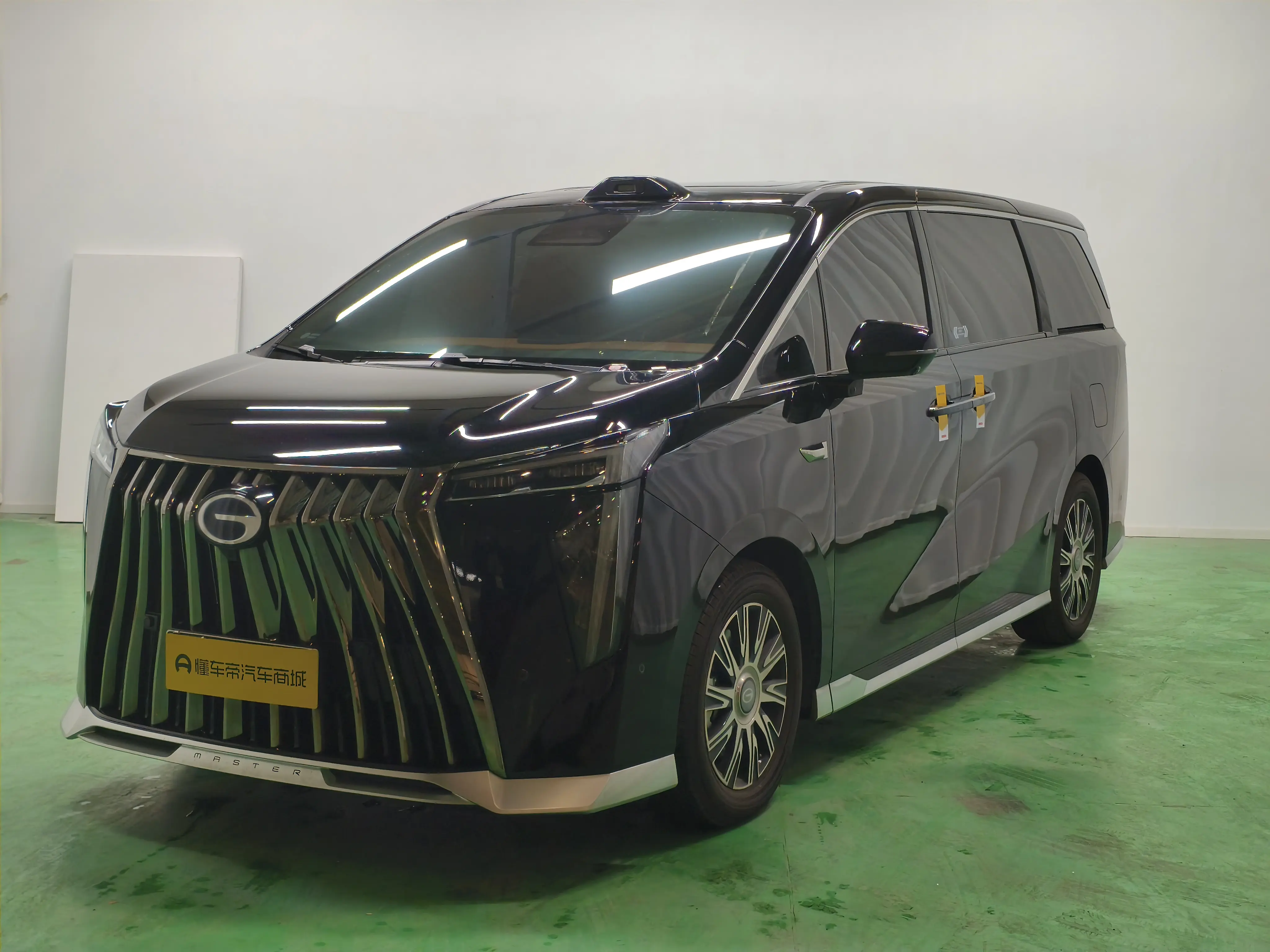 GAC Trumpchi aspires to the M8  из Китая