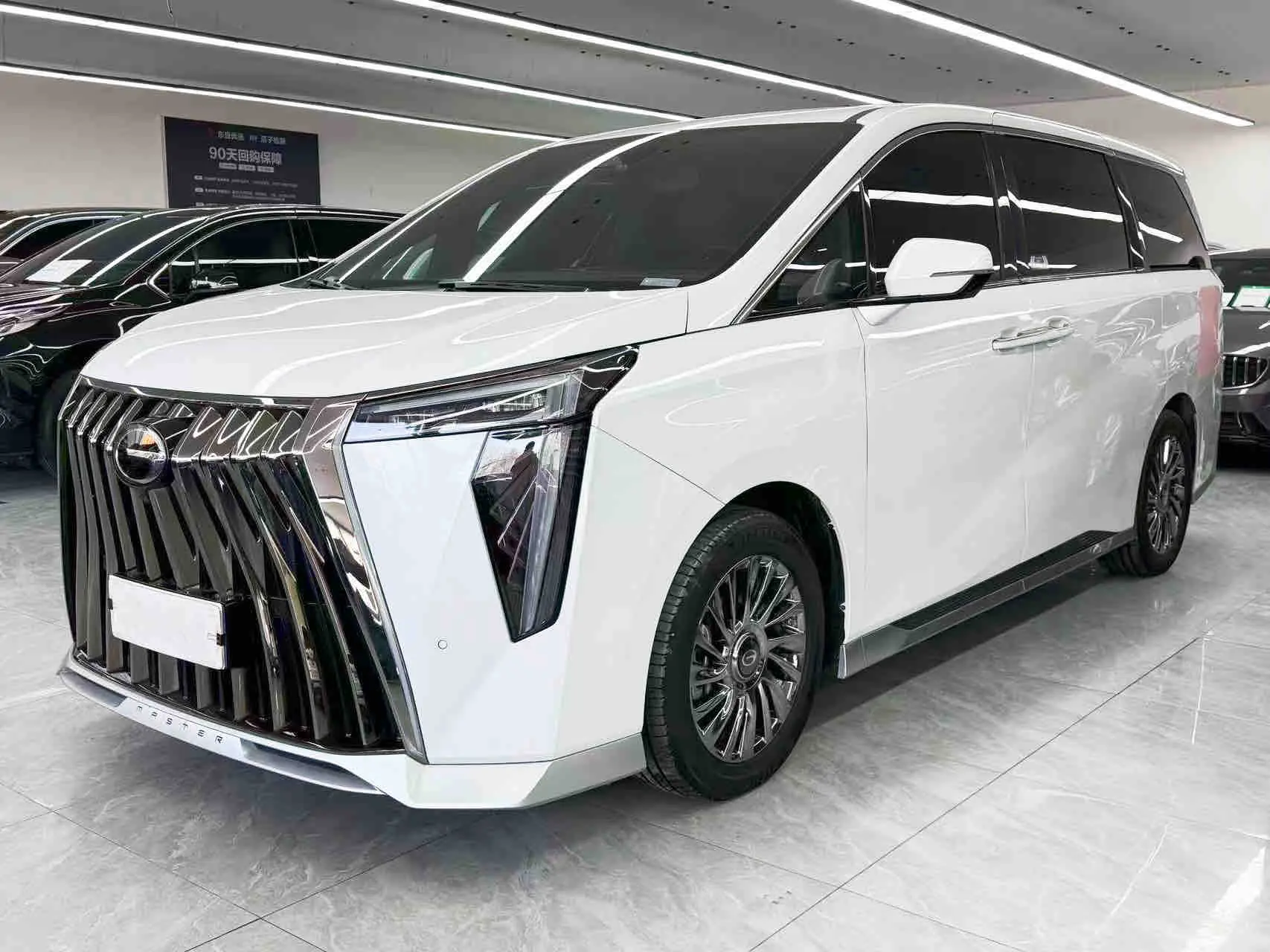 GAC Trumpchi M8  из Китая