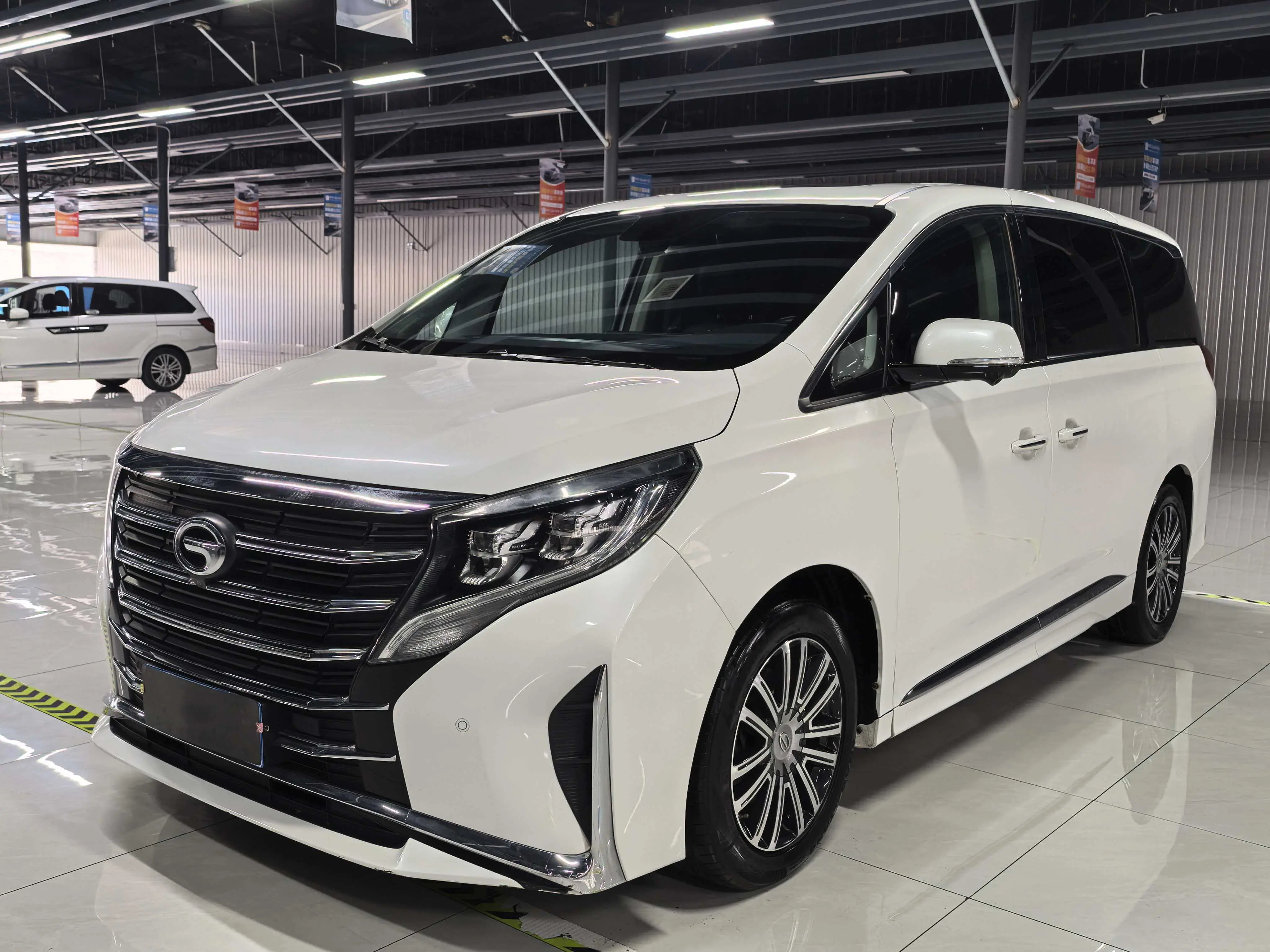 GAC Trumpchi M8  из Китая