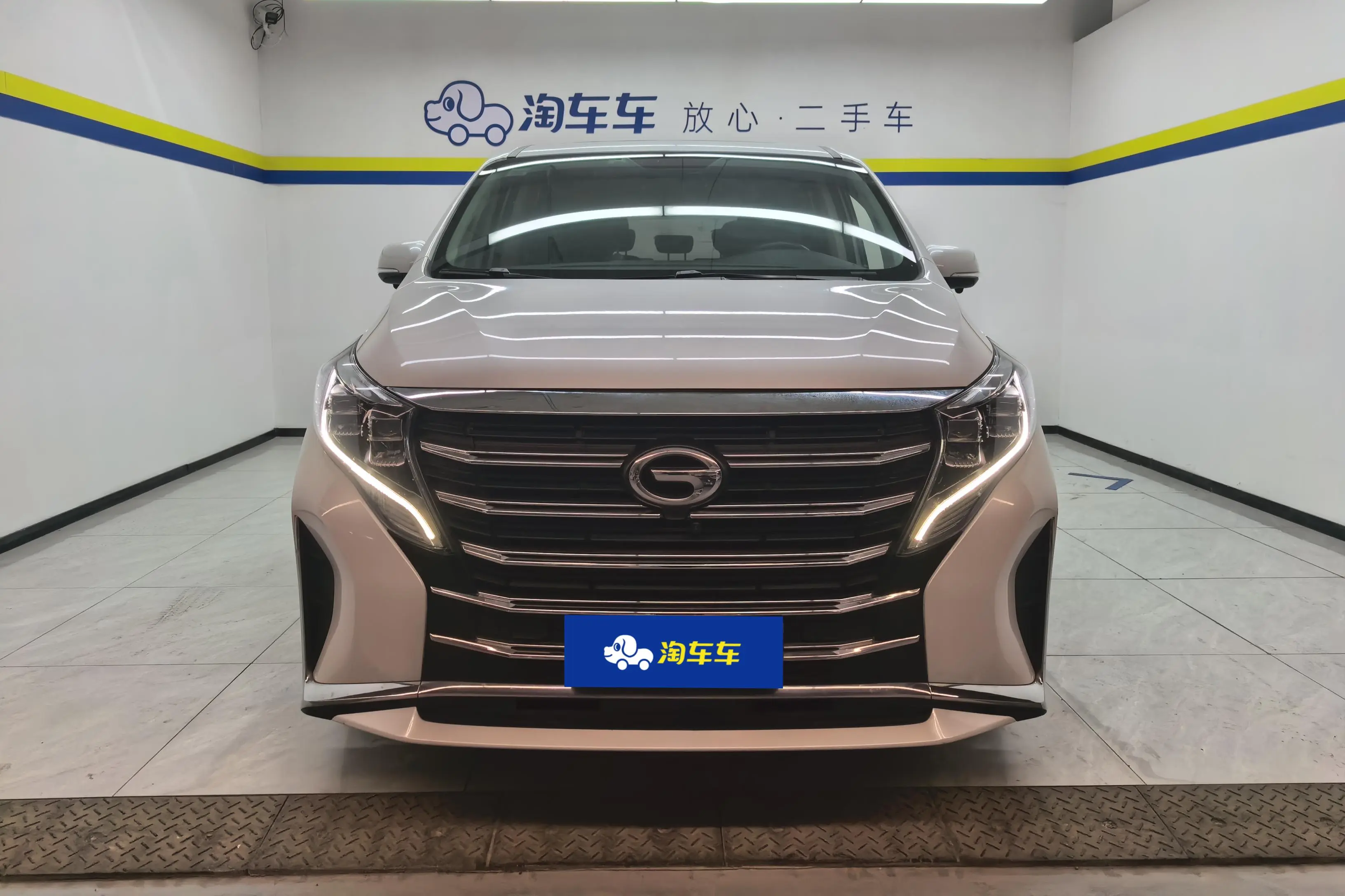 GAC Trumpchi M8  из Китая