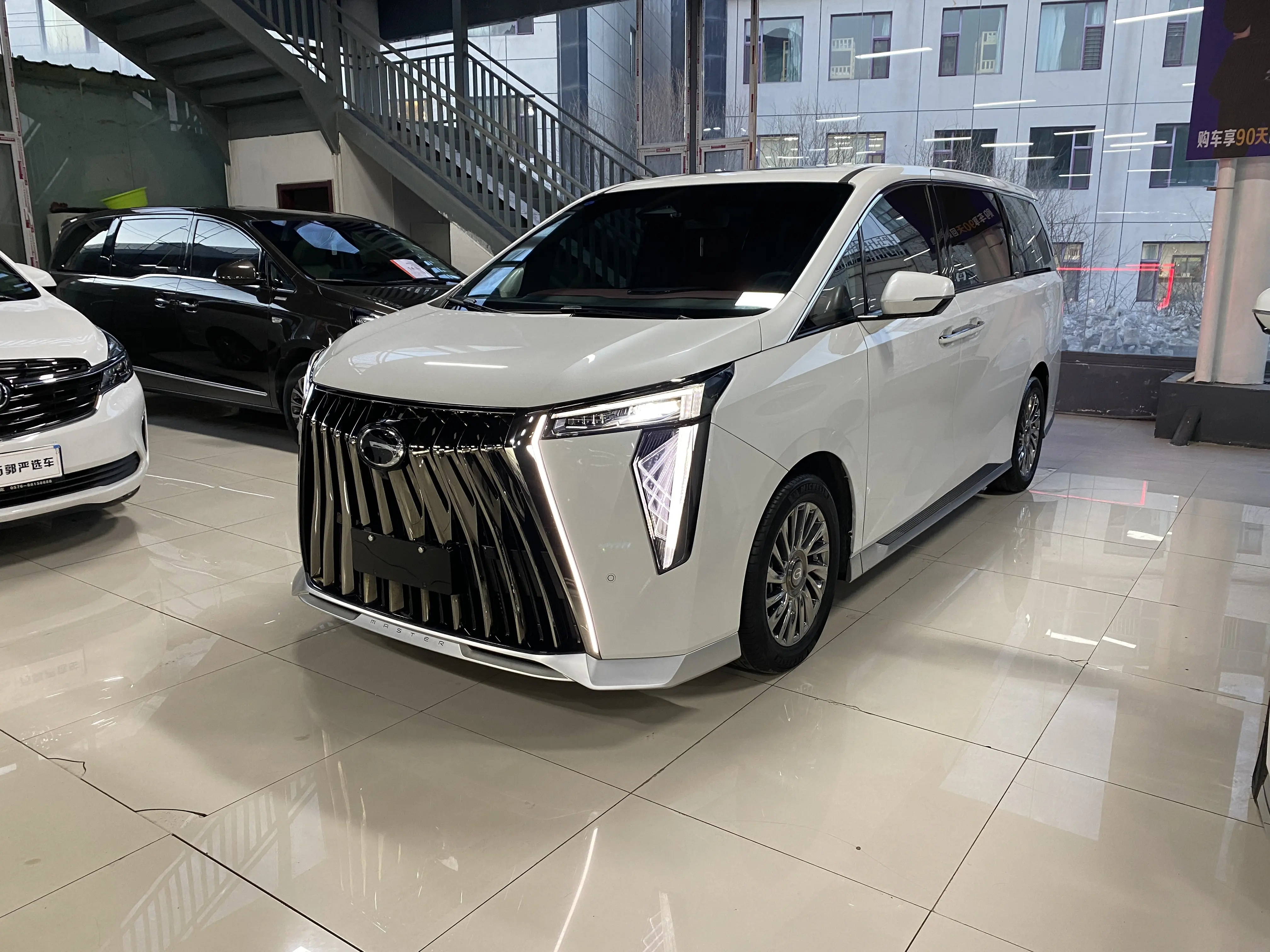 GAC Trumpchi M8  из Китая