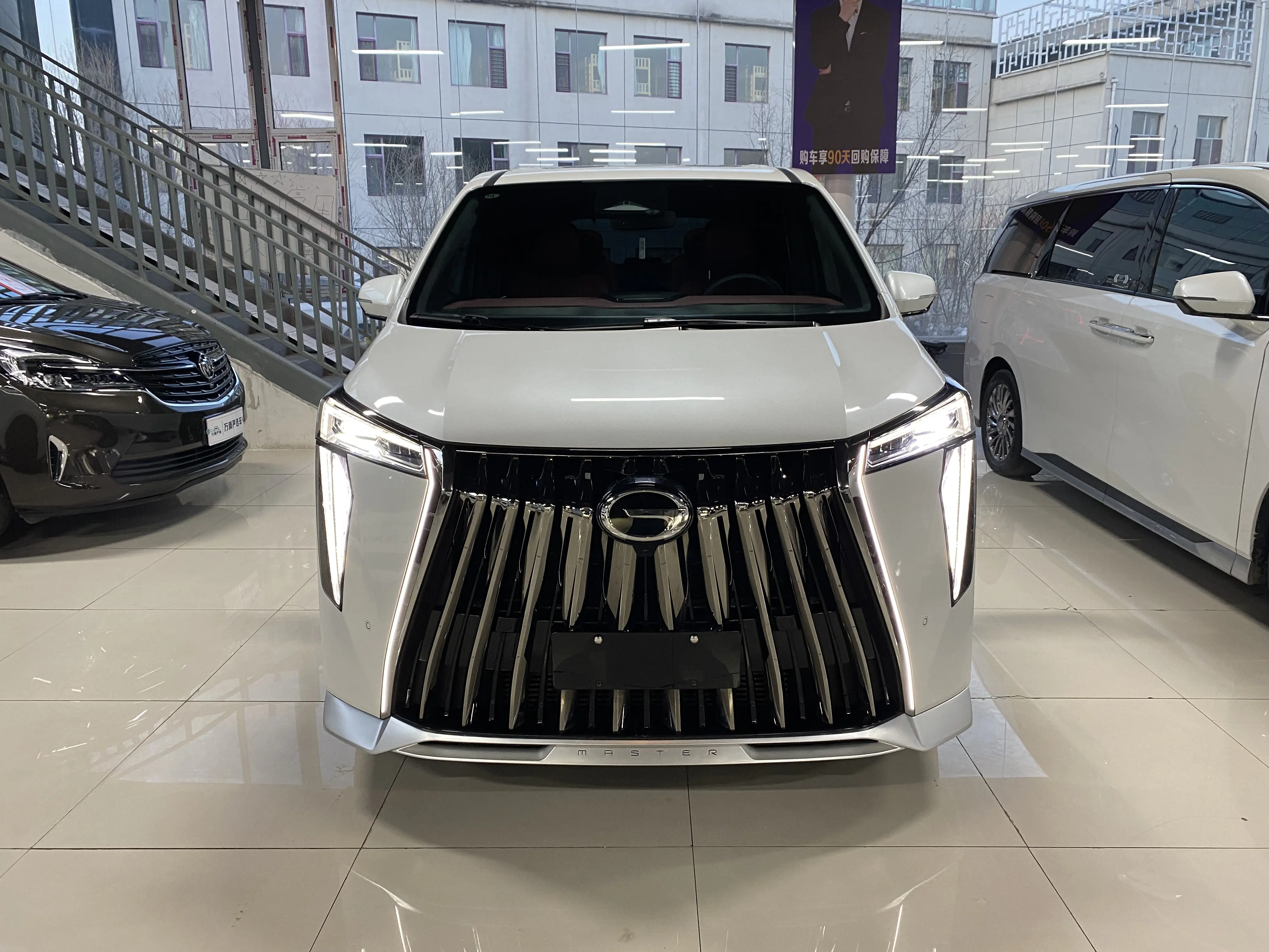 GAC Trumpchi M8  из Китая