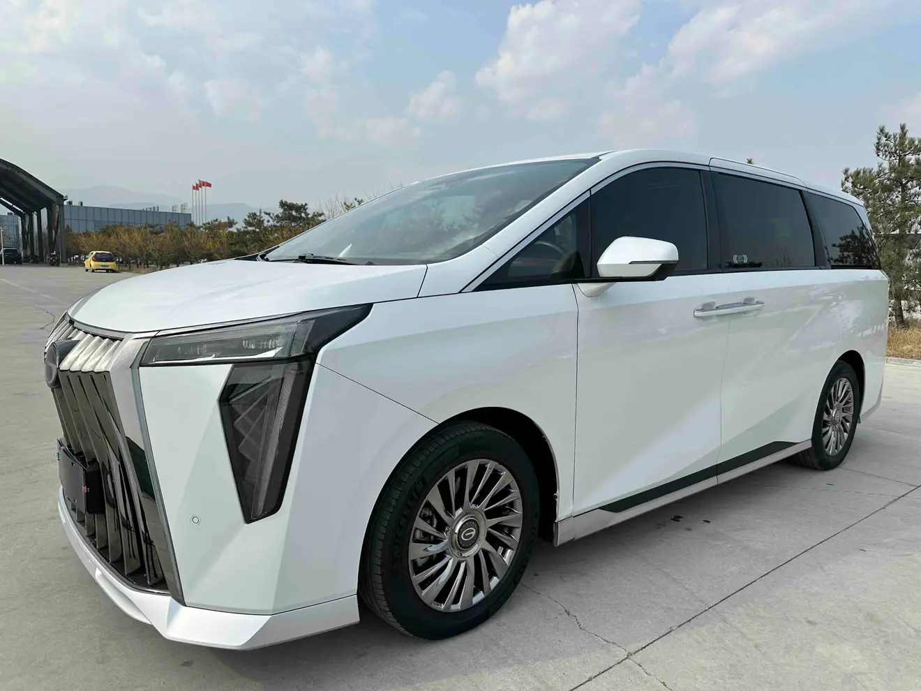 GAC Trumpchi M8  из Китая